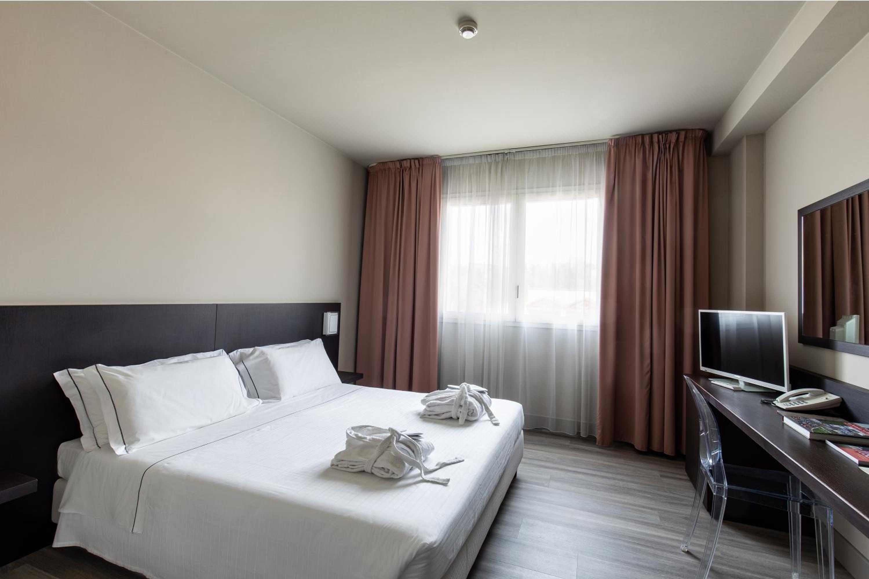 Standard Double Room - Photo 6