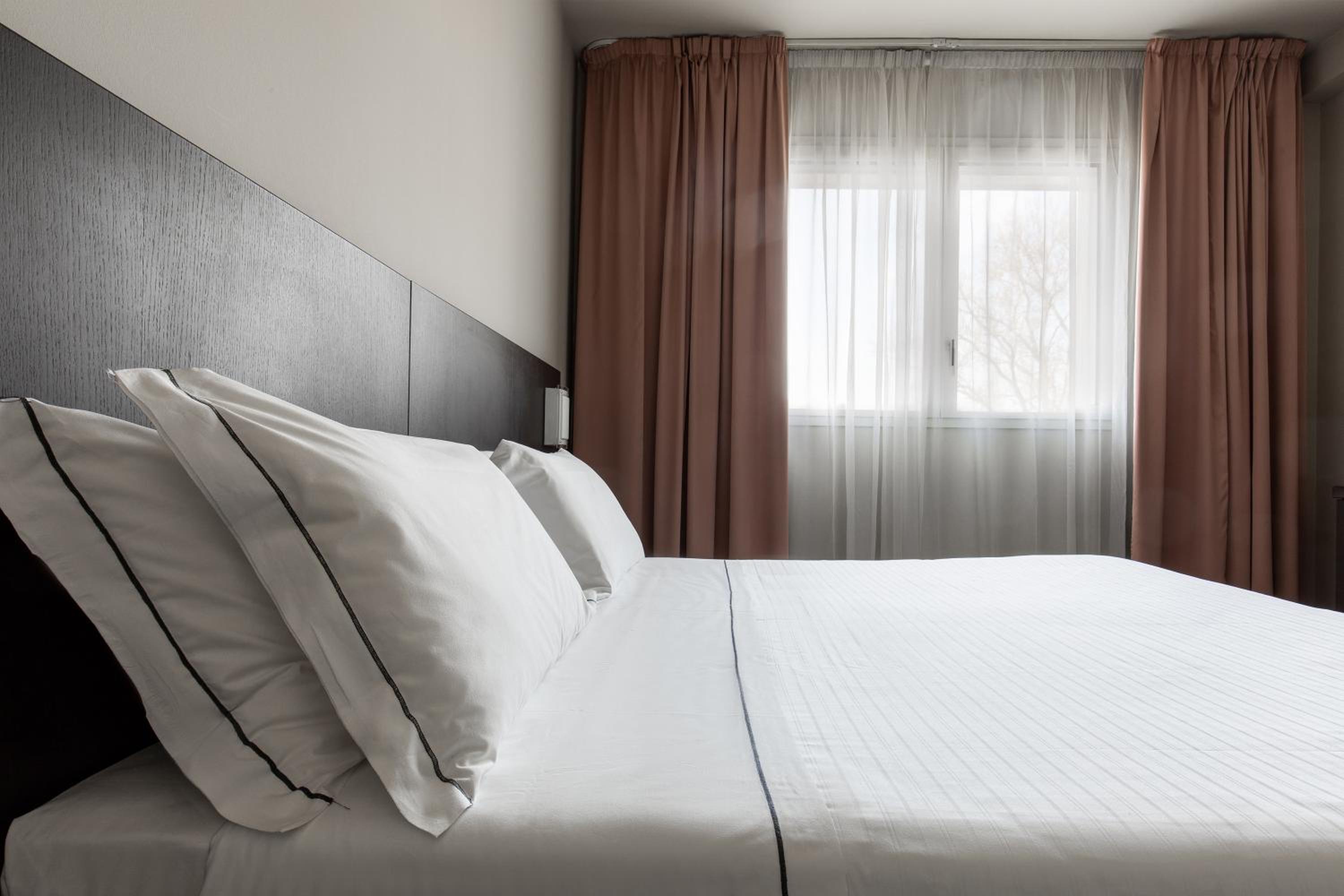 Standard Double Room - Photo 3