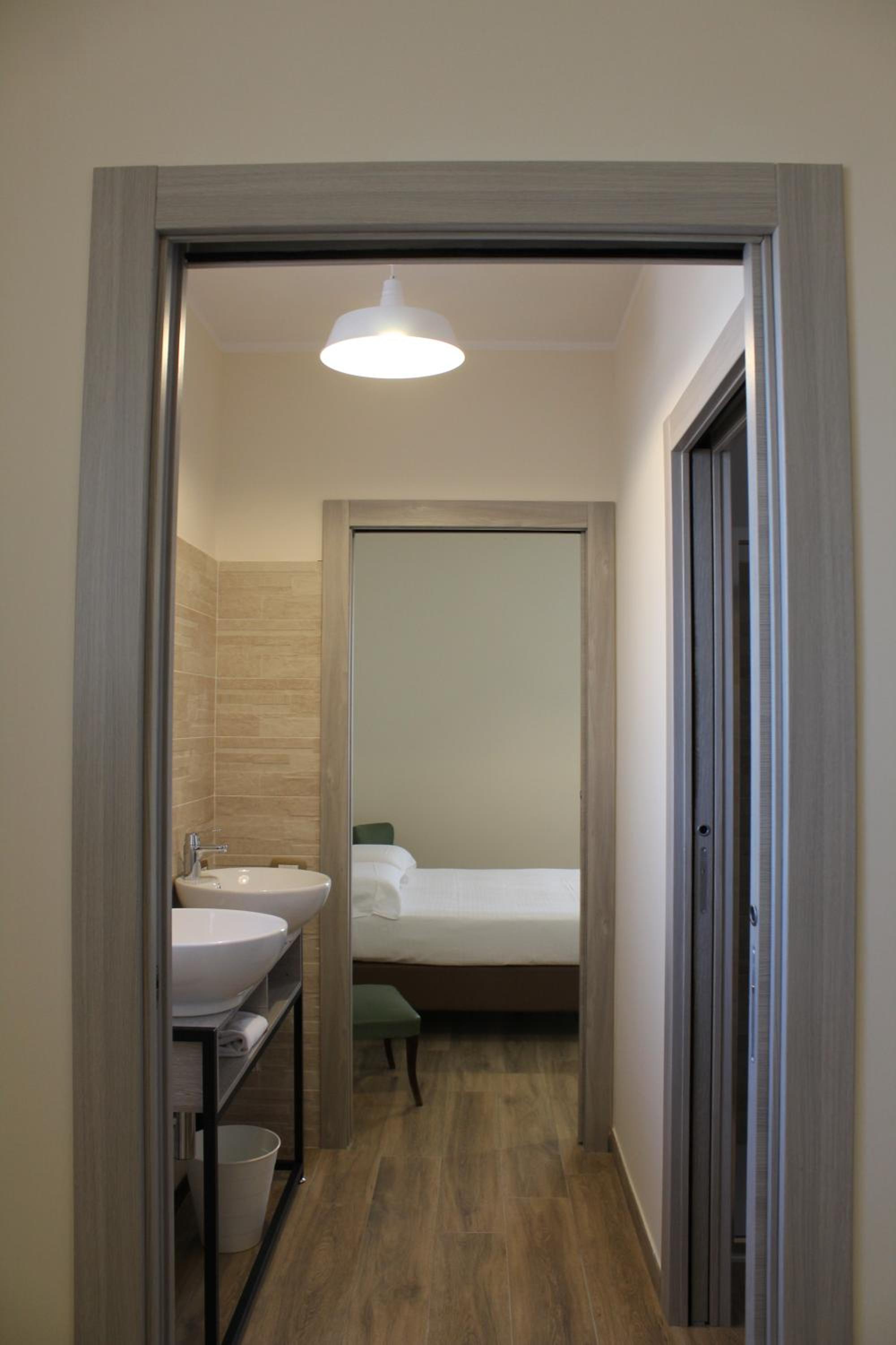 Junior Suite with Balcony - Photo 10