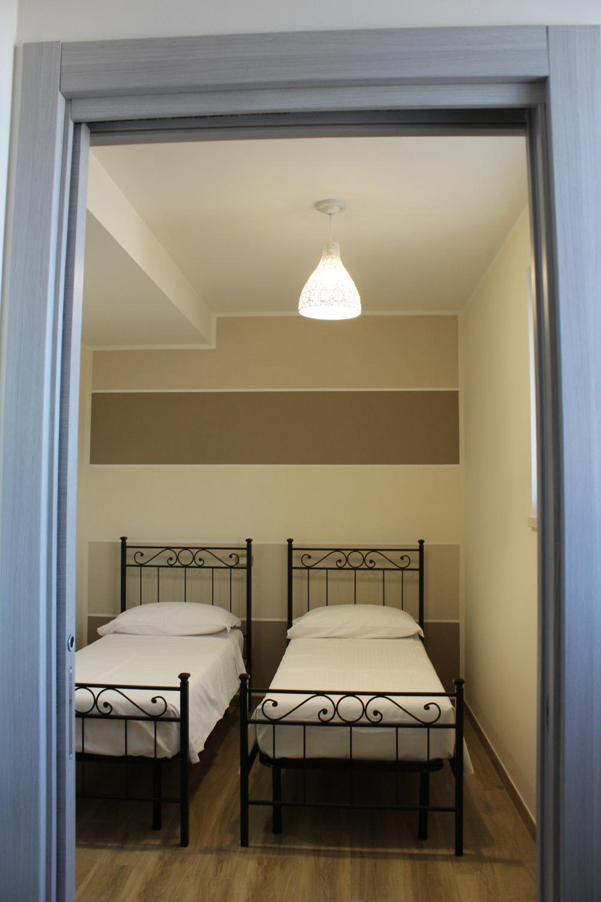 Junior Suite with Balcony - Photo 9