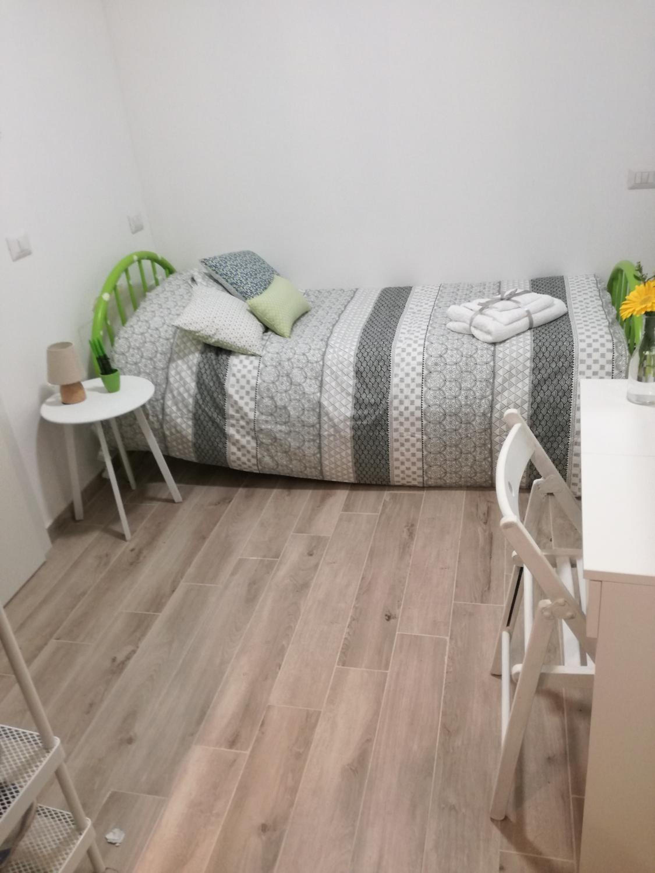 Single Room with Private Bathroom photo 1