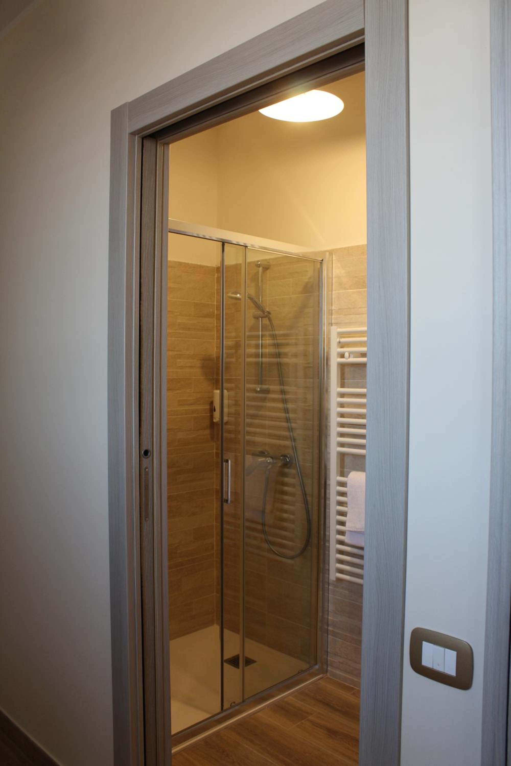 Junior Suite with Balcony - Photo 11