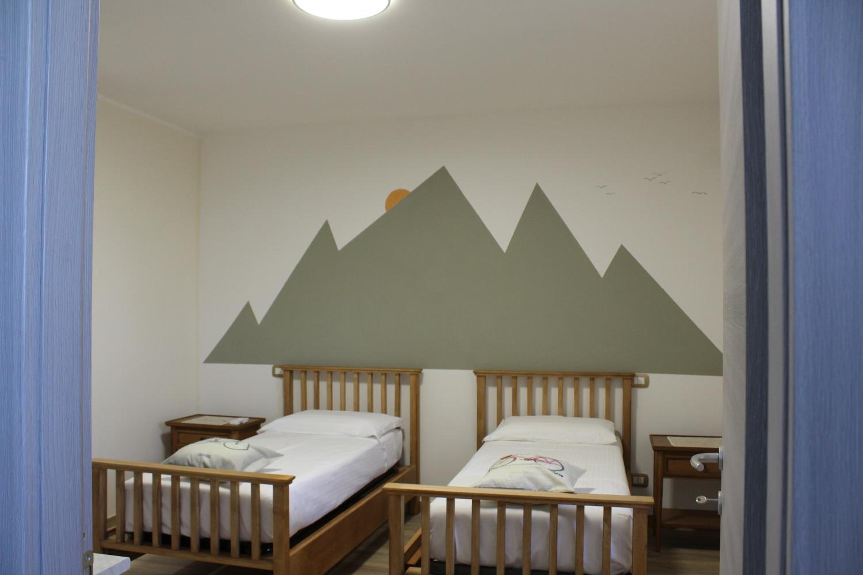 Deluxe Double or Twin Room - Photo 9