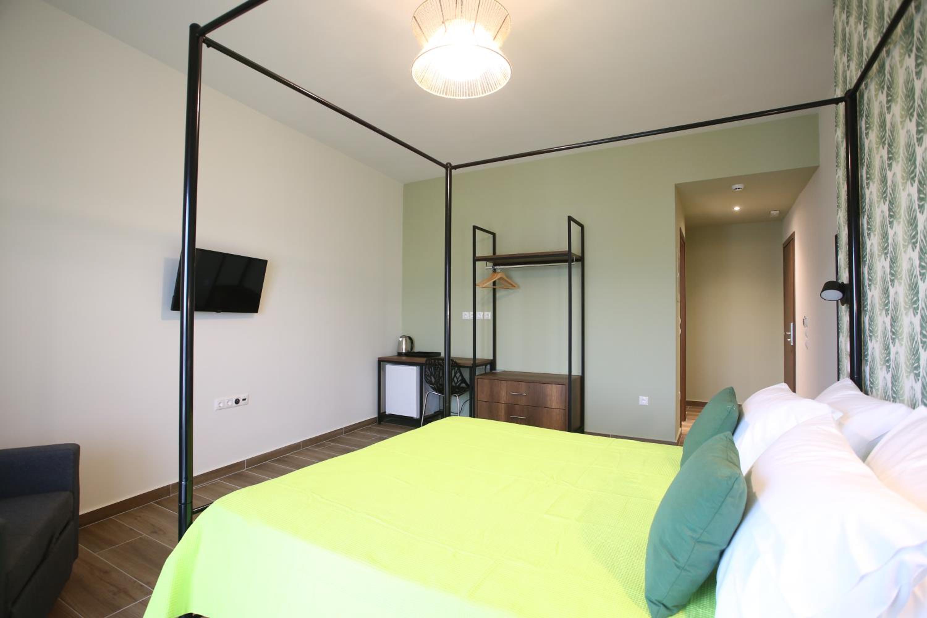 Deluxe Room - Photo 10