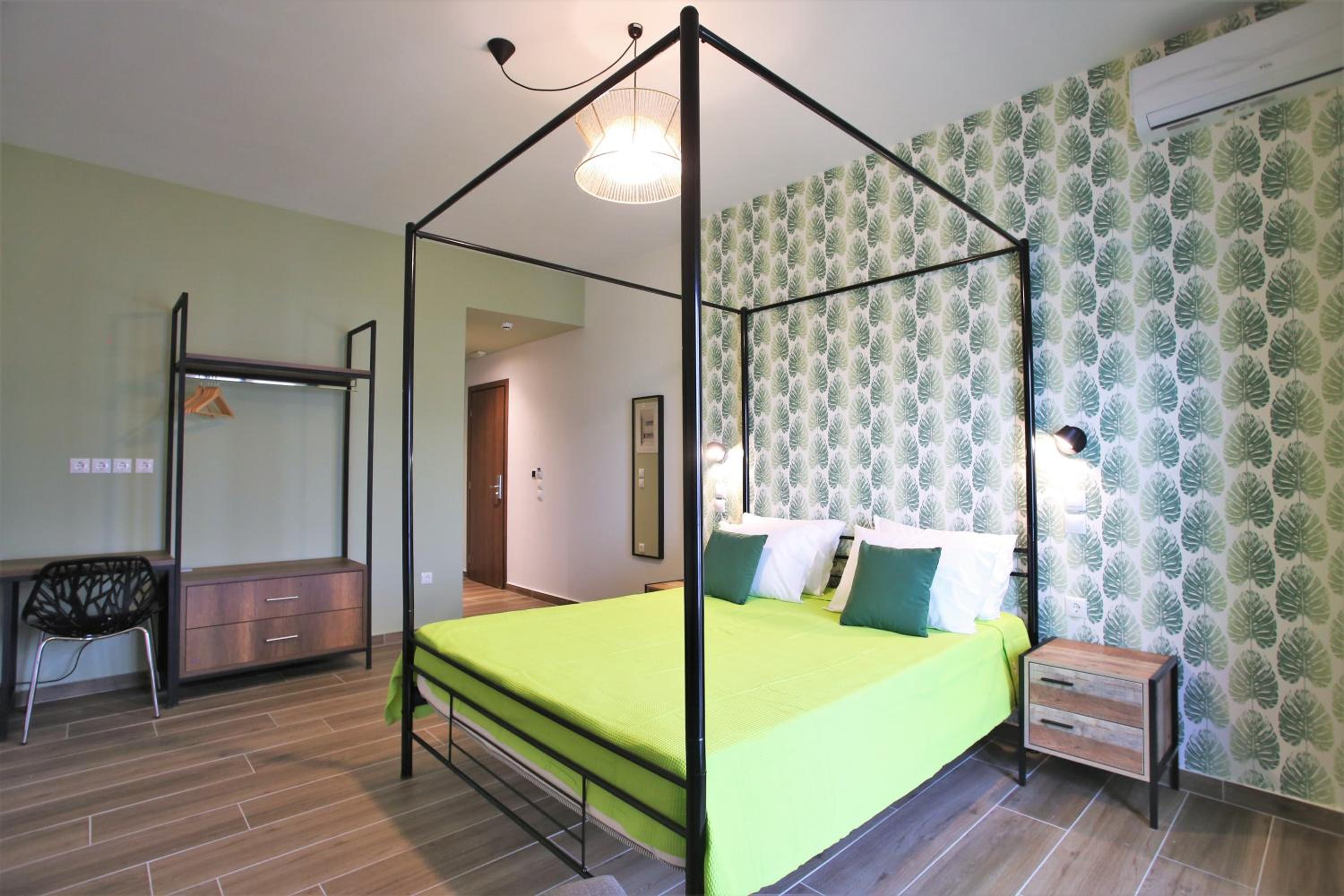Deluxe Room - Photo 11