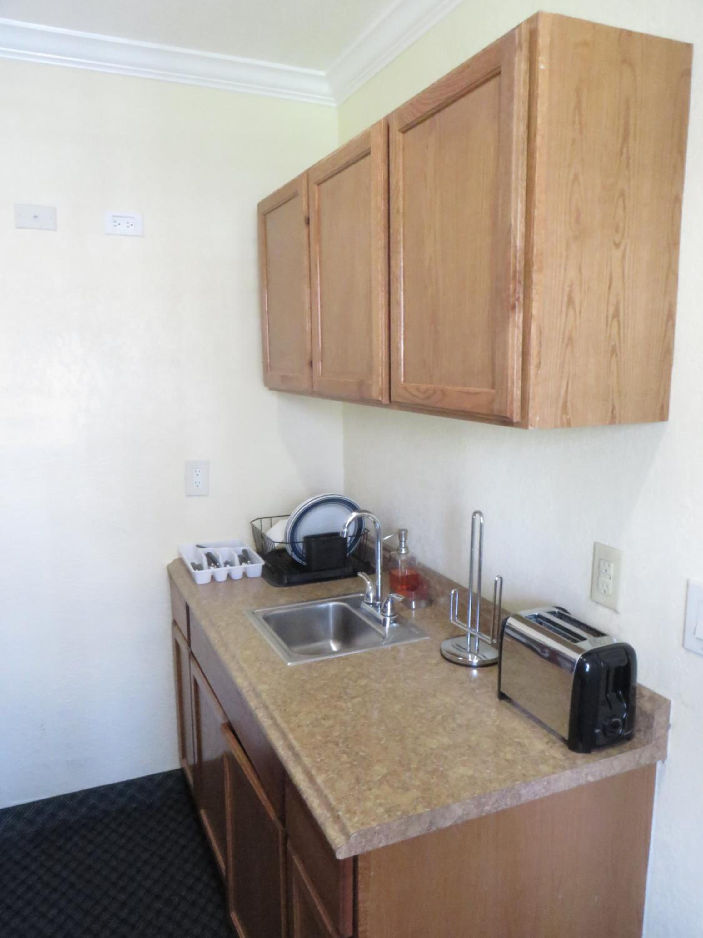 Best Inn & Suites kitchen in Family Suite