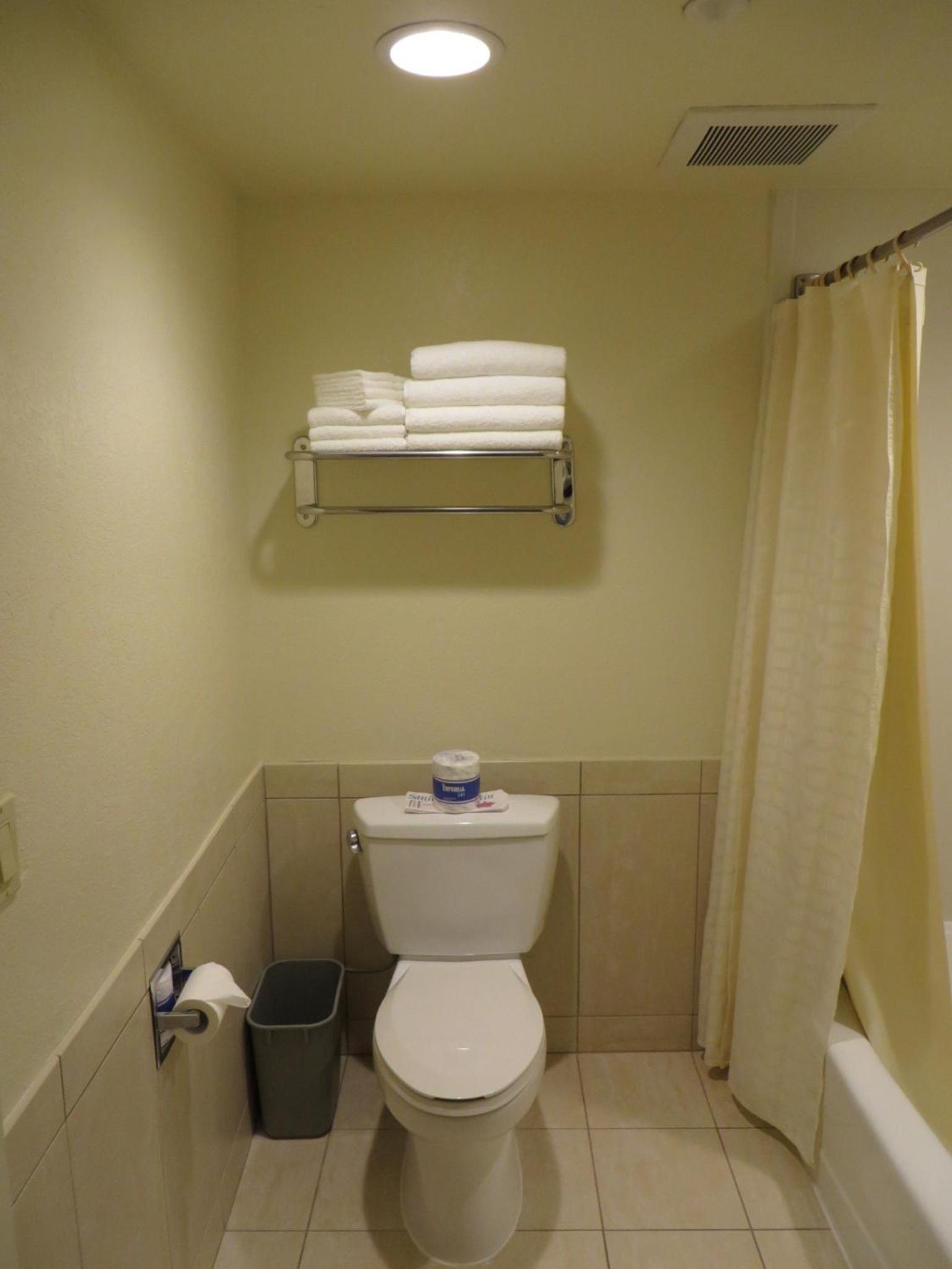 Executive Queen Room with Two Queen Beds - Photo 3