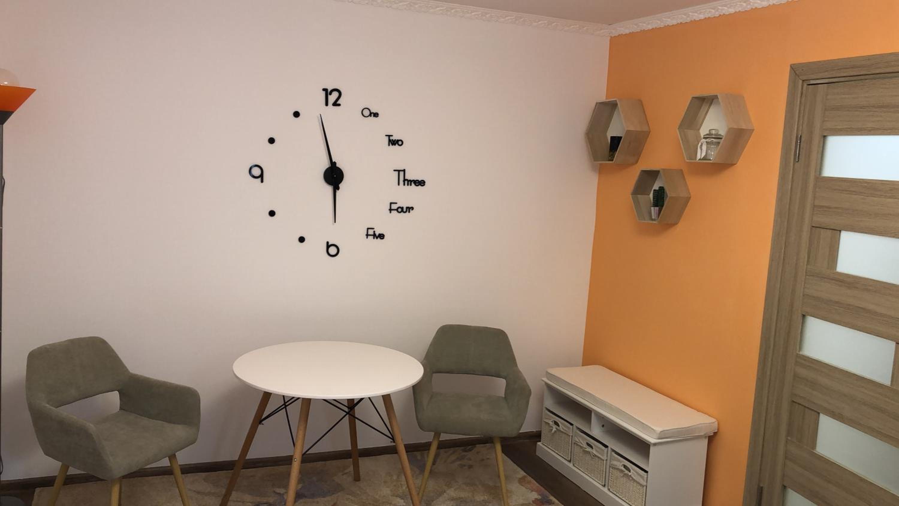 One-Bedroom Apartment - Photo 6
