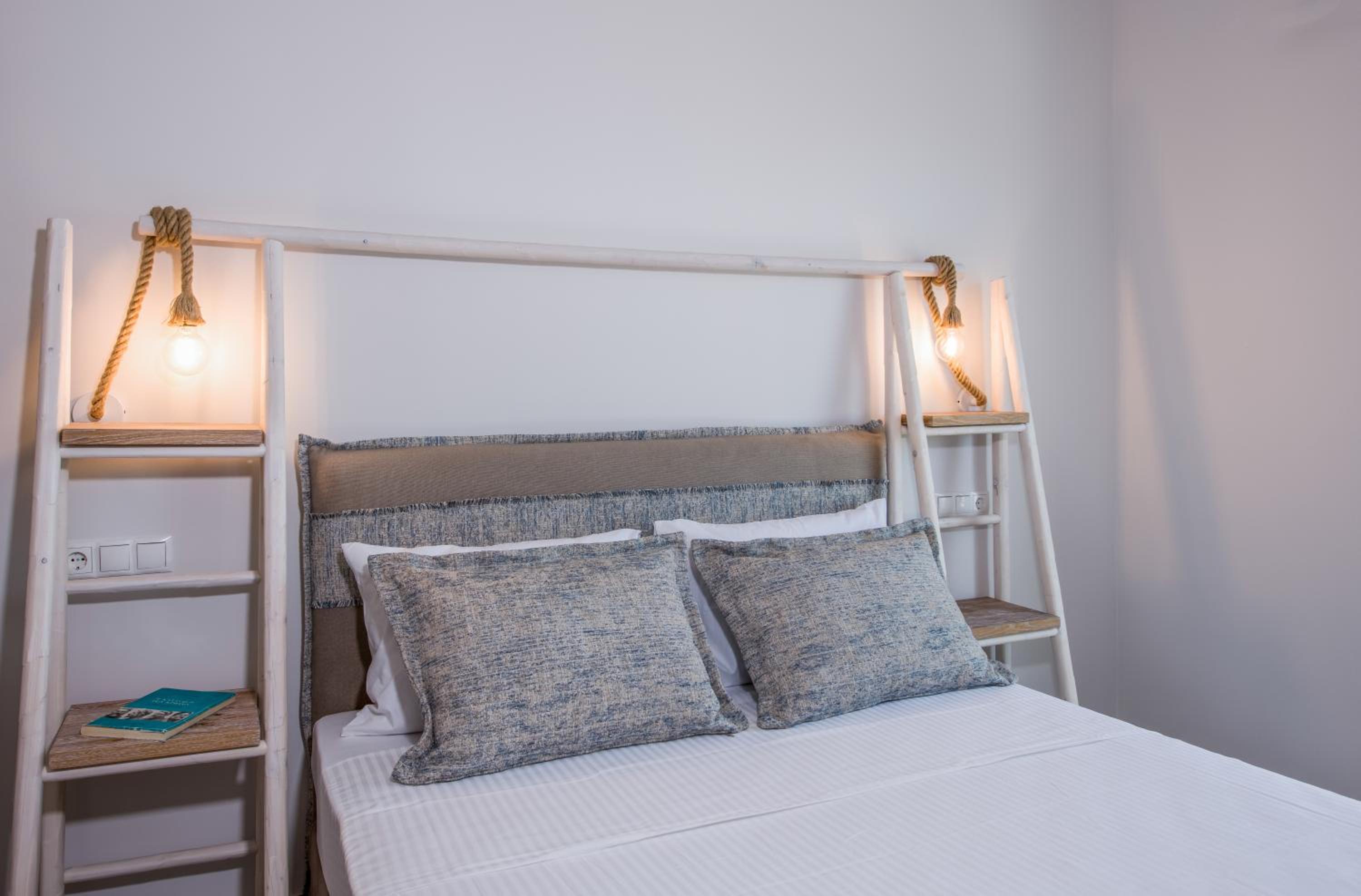 Deluxe Double Room with Sea View - Photo 13