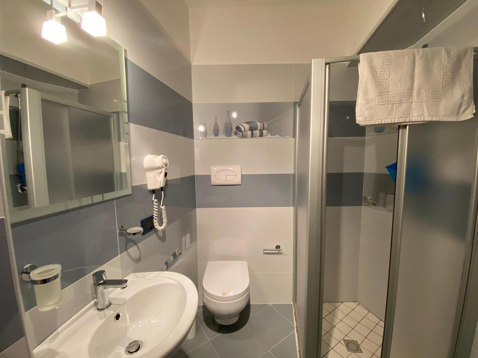 Double Room - Photo 4