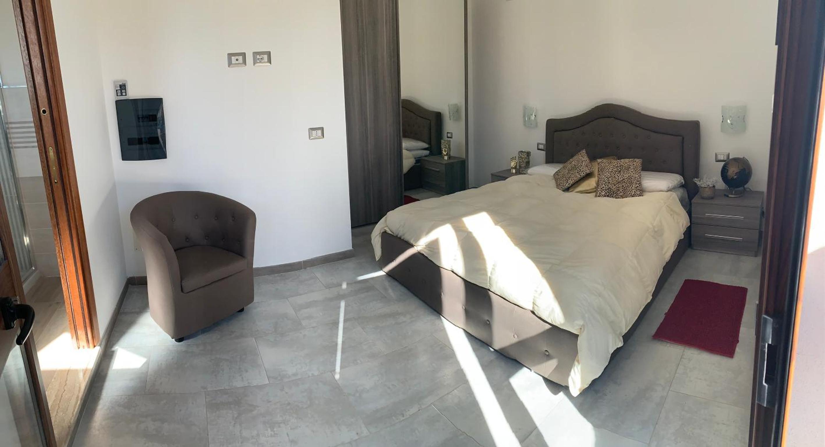 Double Room with Private Bathroom - Photo 6