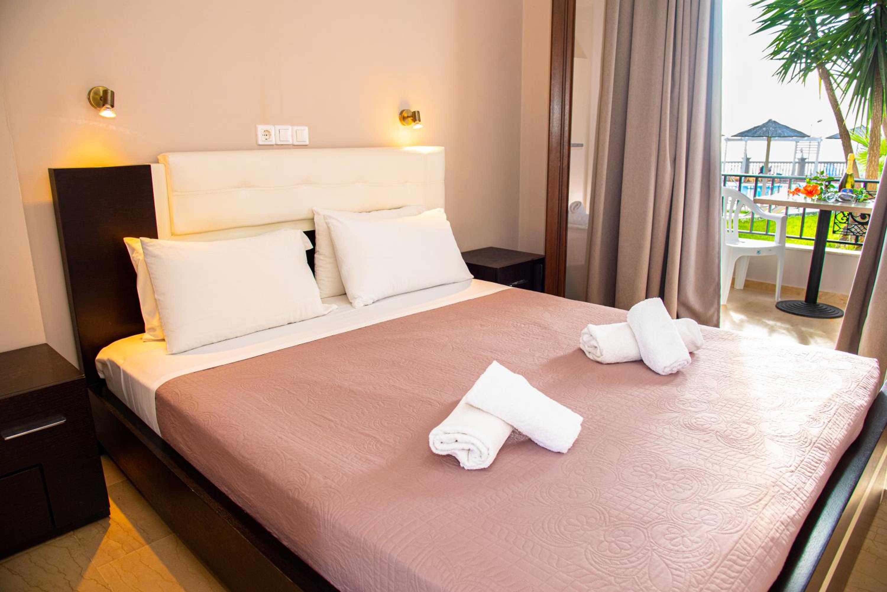 Double or Twin Room with Sea View photo 3