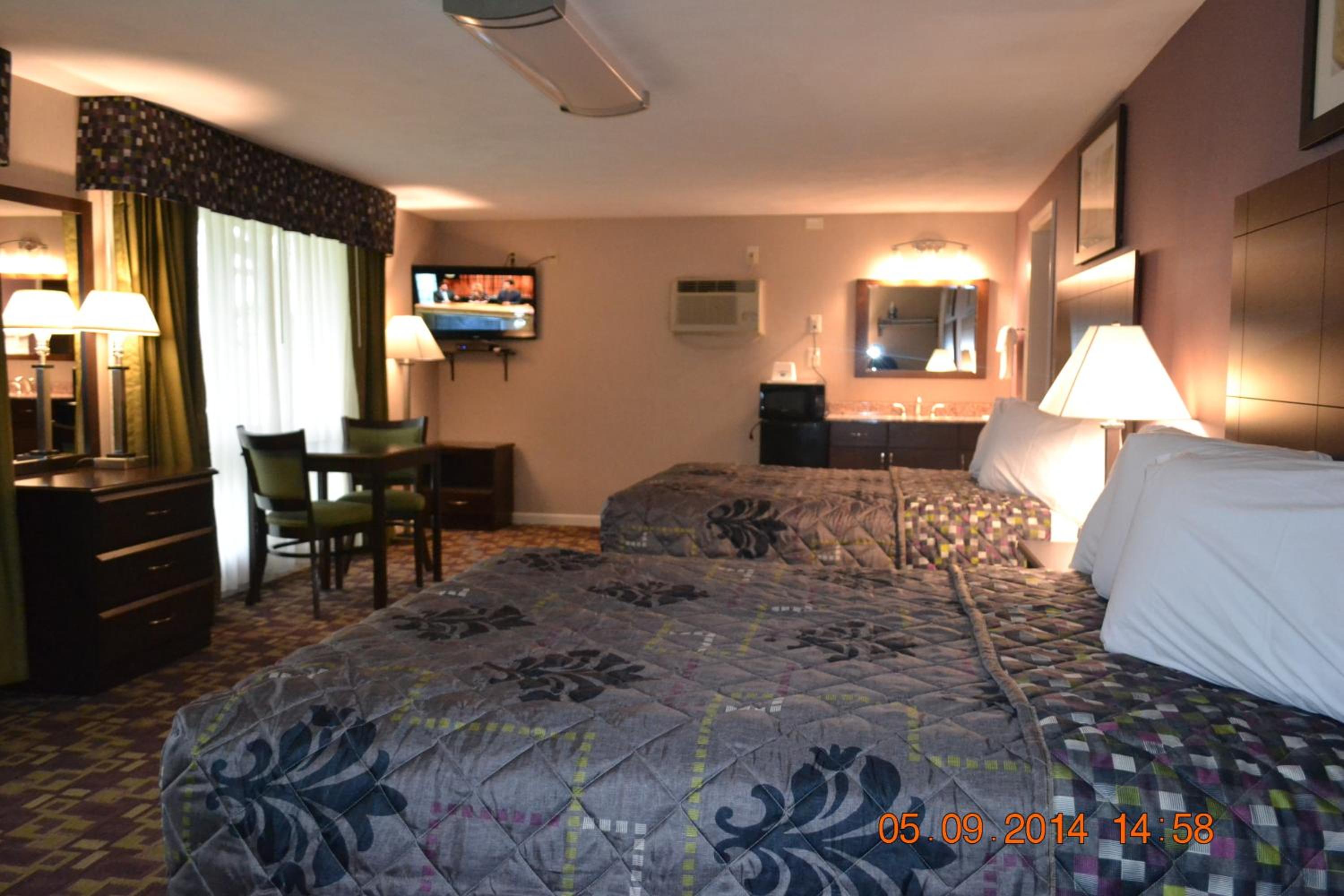 Suite with River View - Non-Smoking - Photo 1