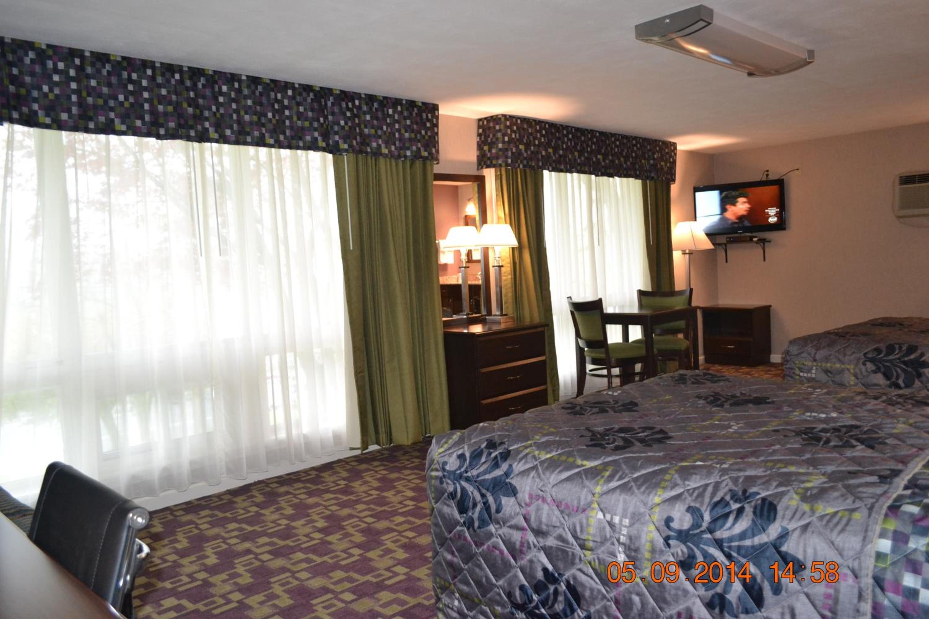 Suite with River View - Non-Smoking - Photo 6