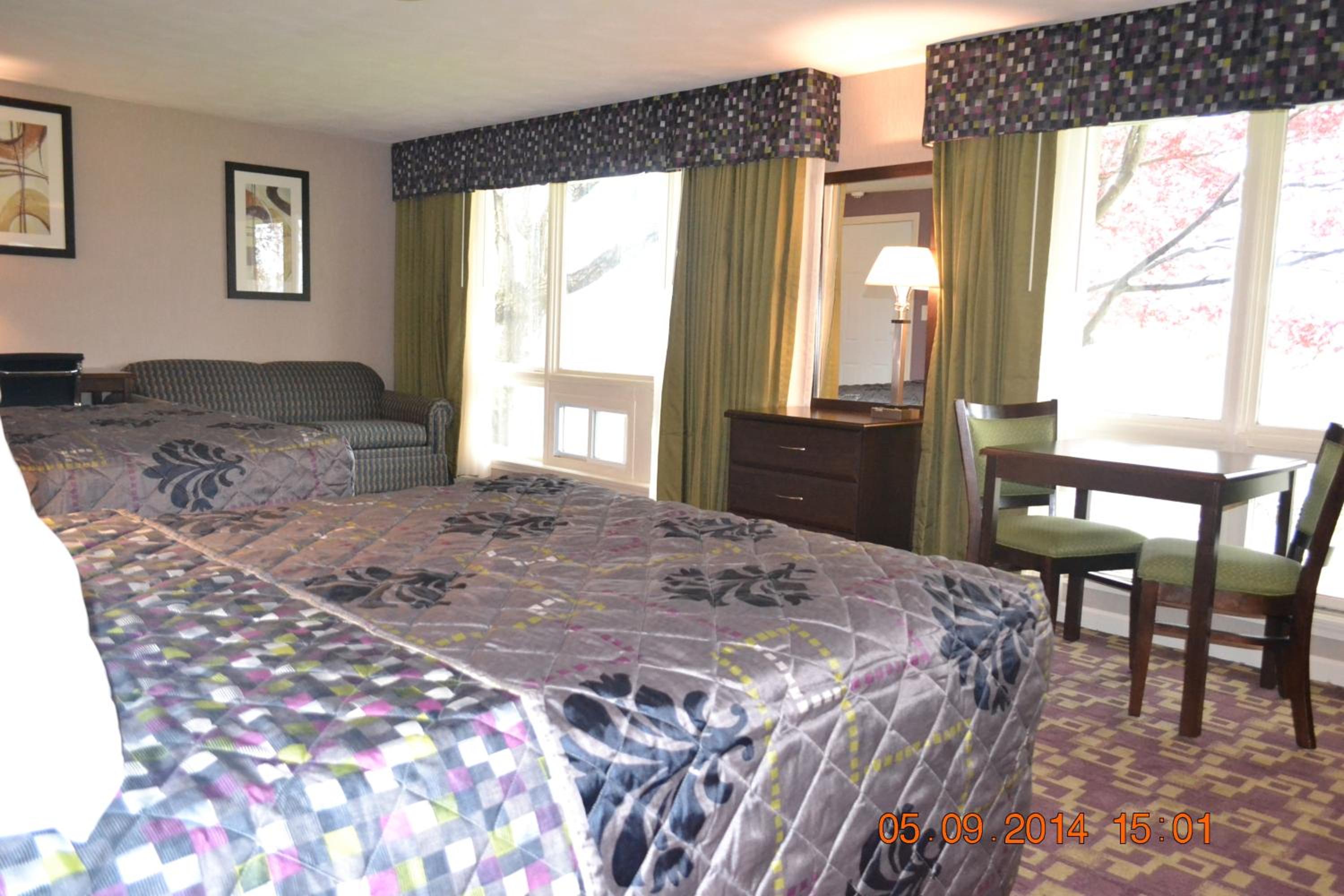 Suite with River View - Non-Smoking - Photo 2