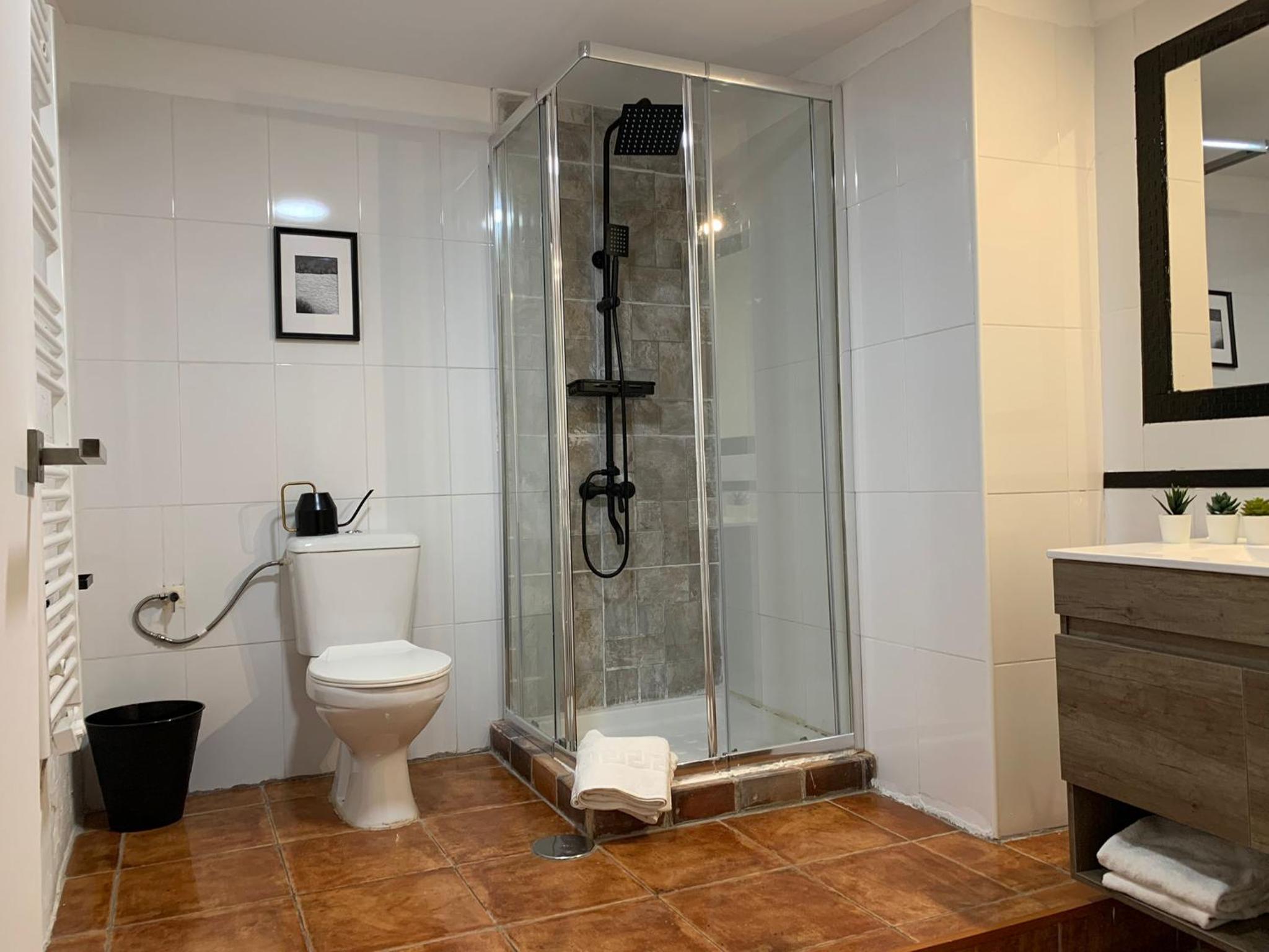 Double Room with Balcony - Photo 4