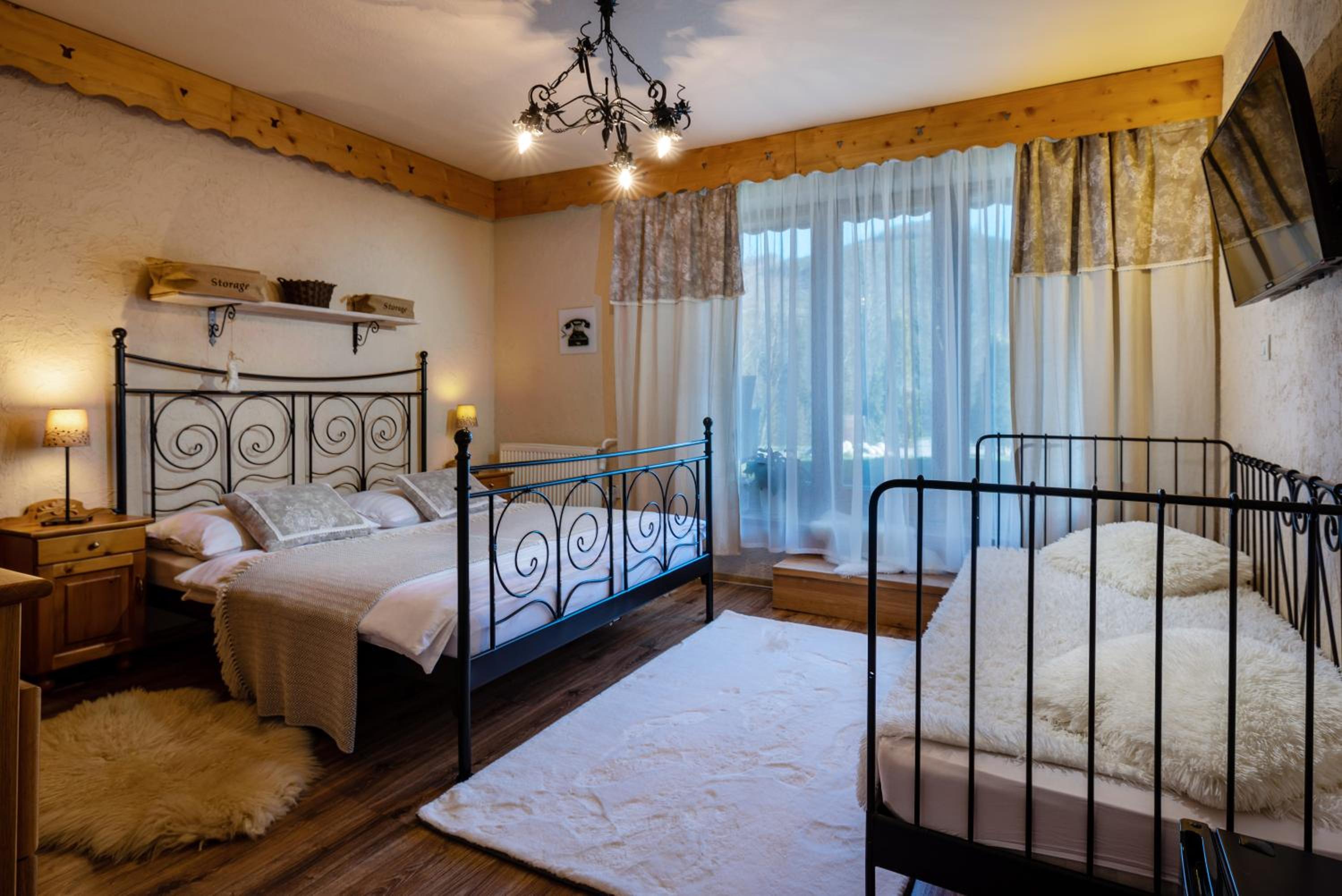 Double or Twin Room with Extra Bed - Photo 1