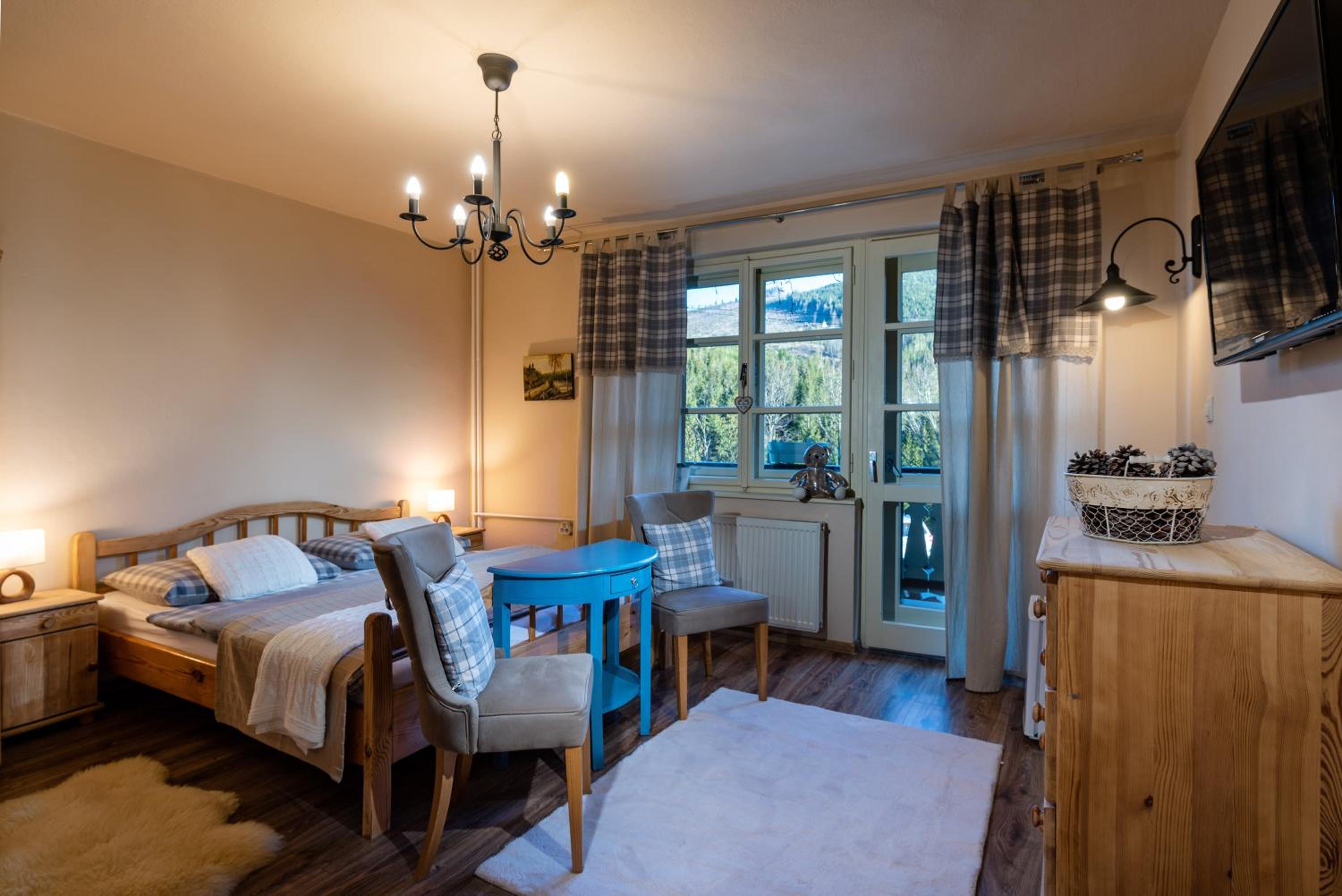 Double Room with Balcony - Photo 1