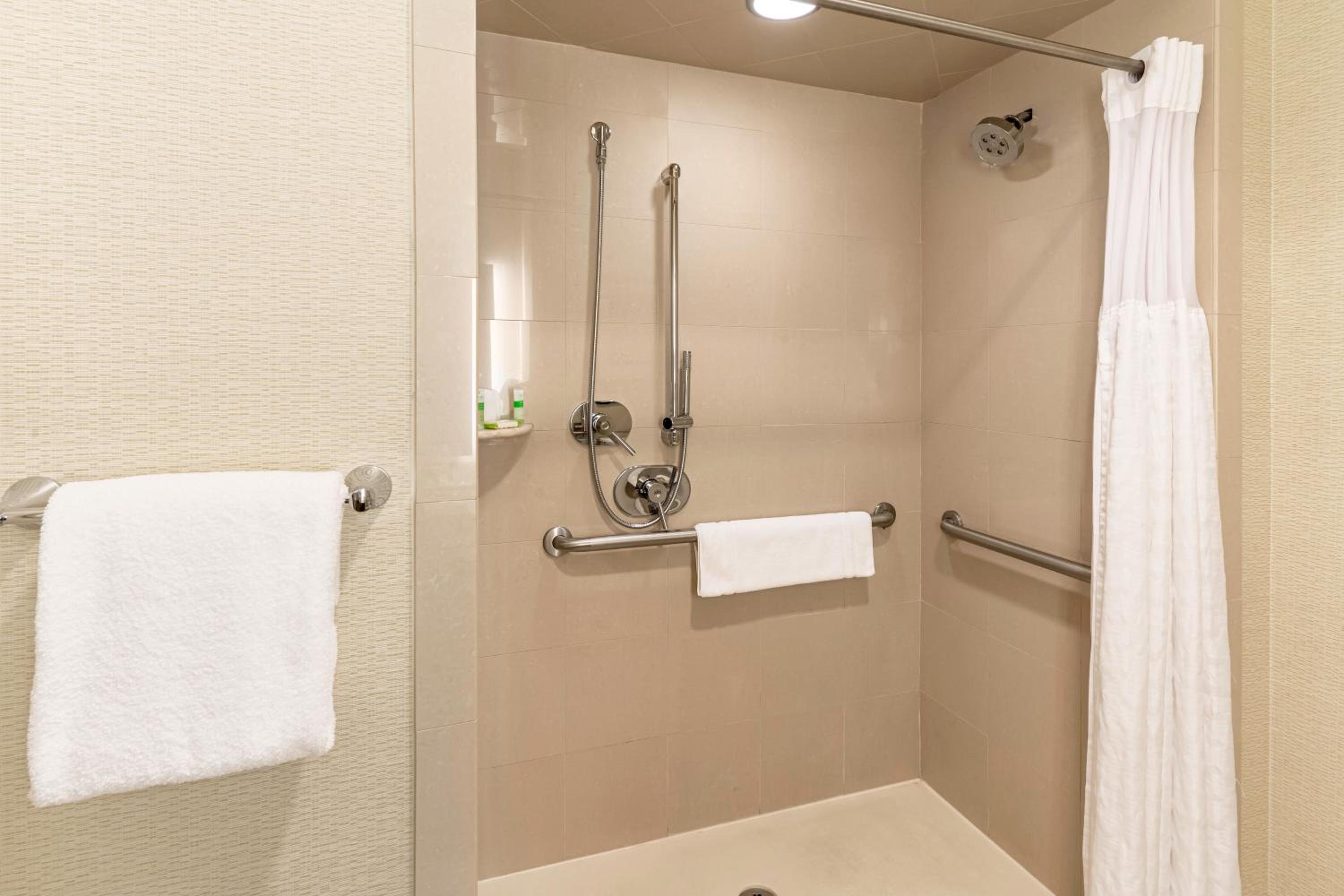 King Room - Disability Access - Photo 3