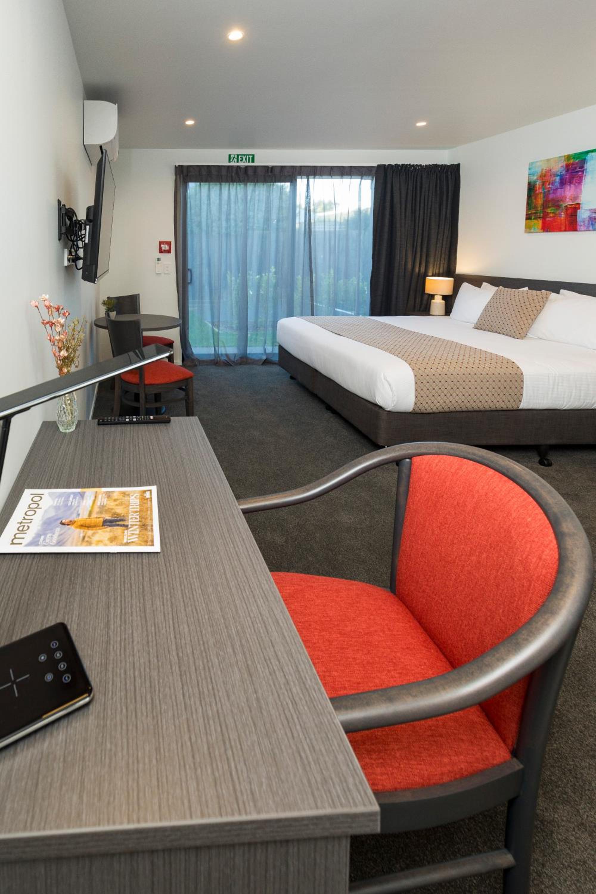 Executive Suite - Photo 24