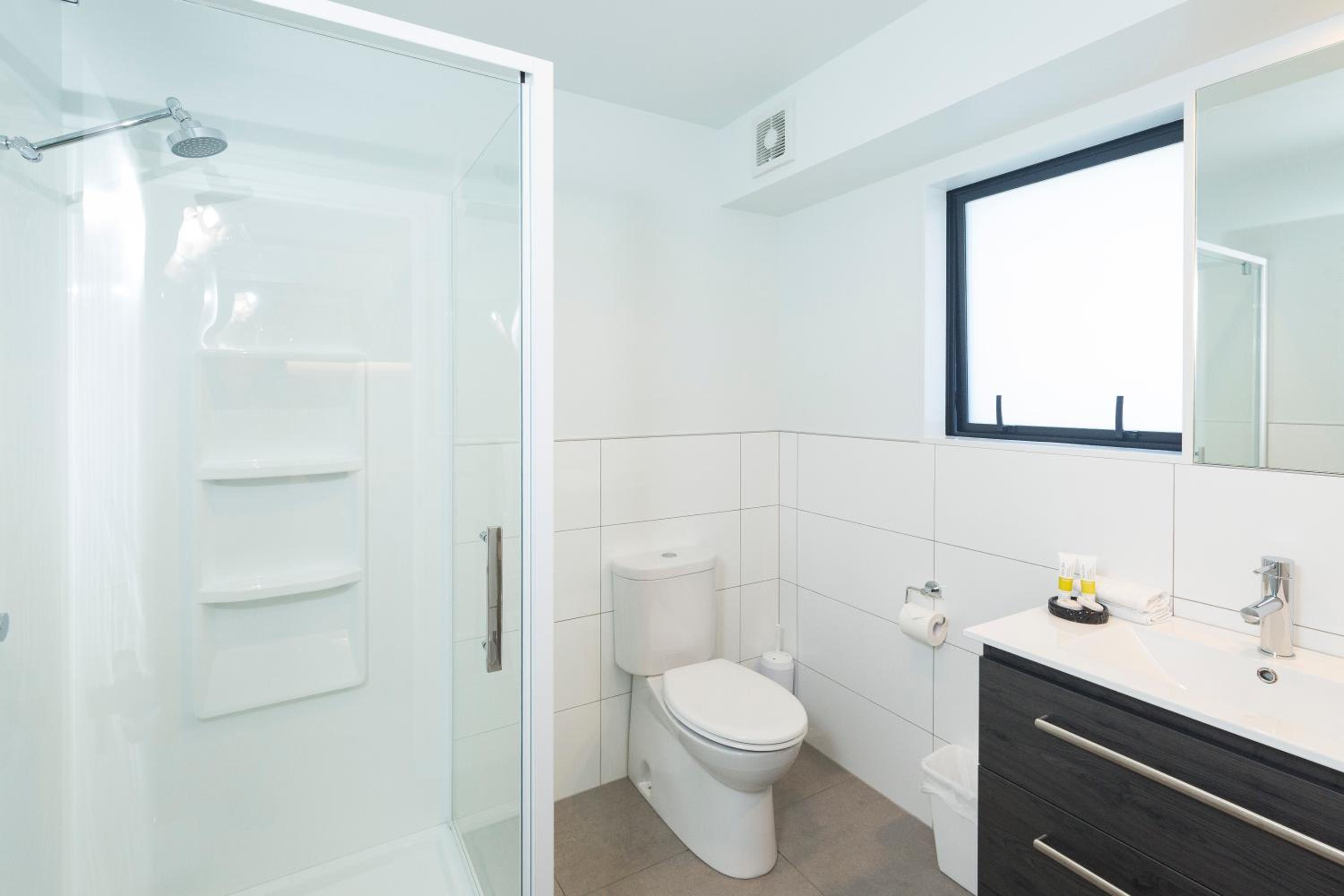 Executive Suite - Photo 21