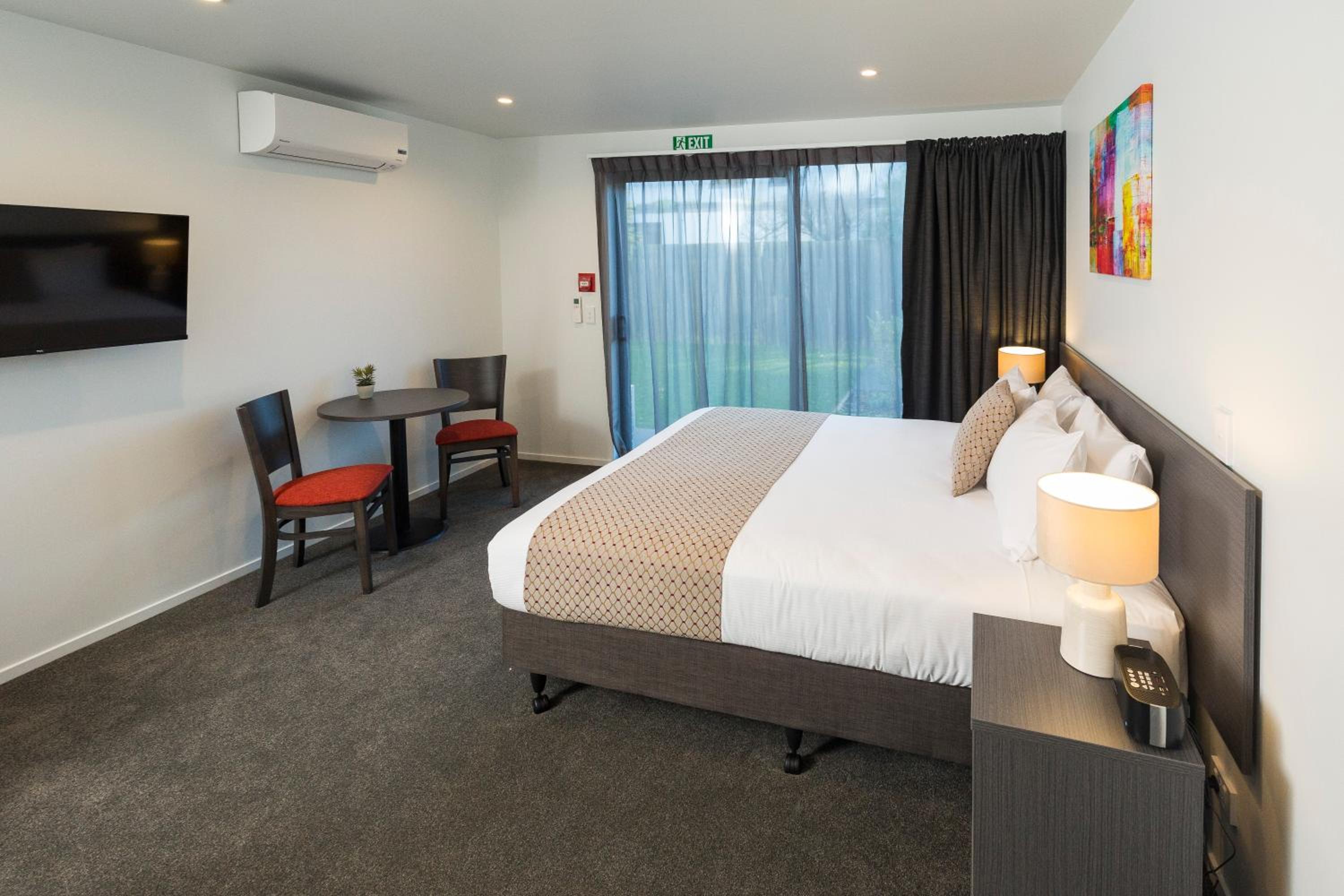 Executive Suite - Photo 20
