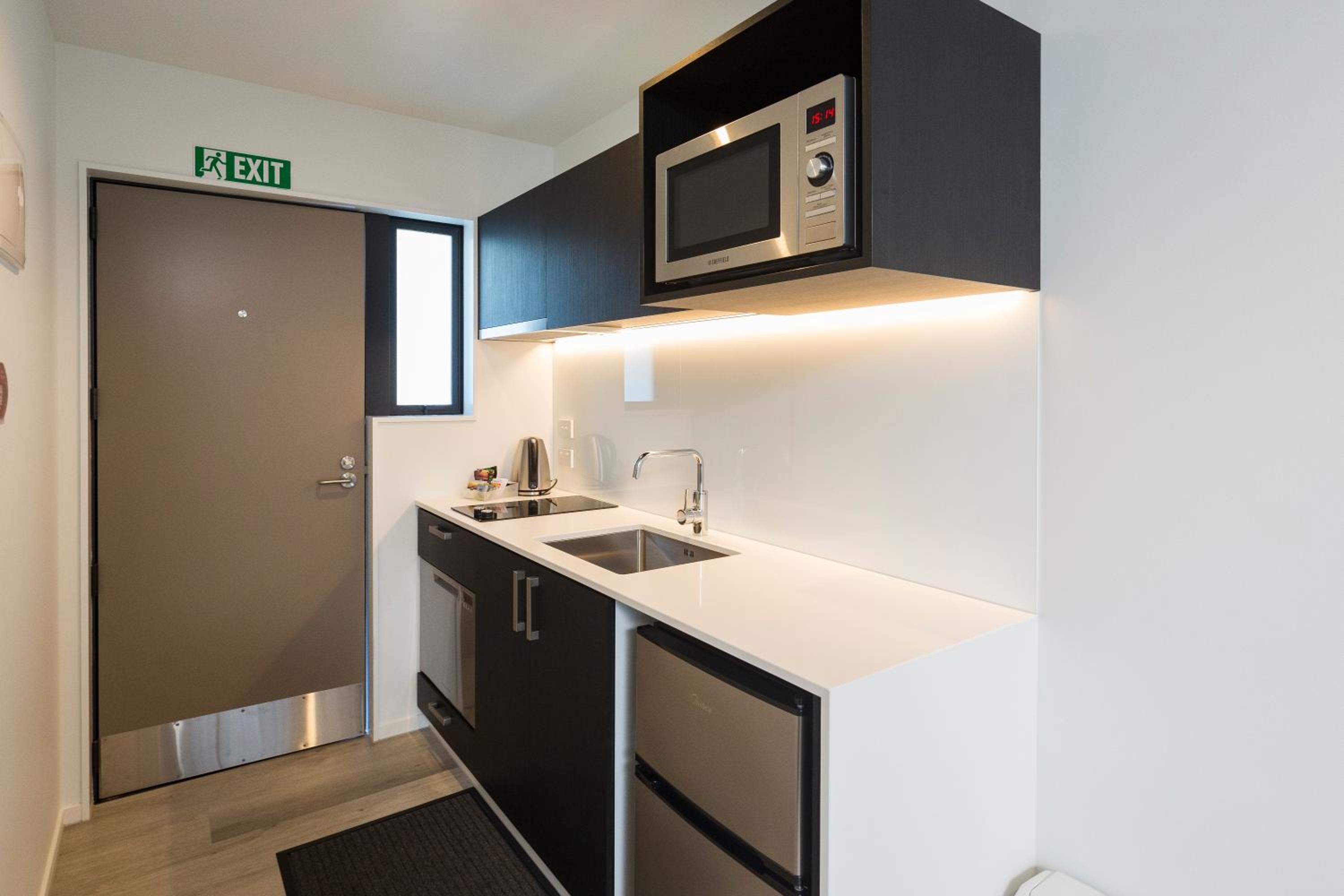 Executive Suite - Photo 22