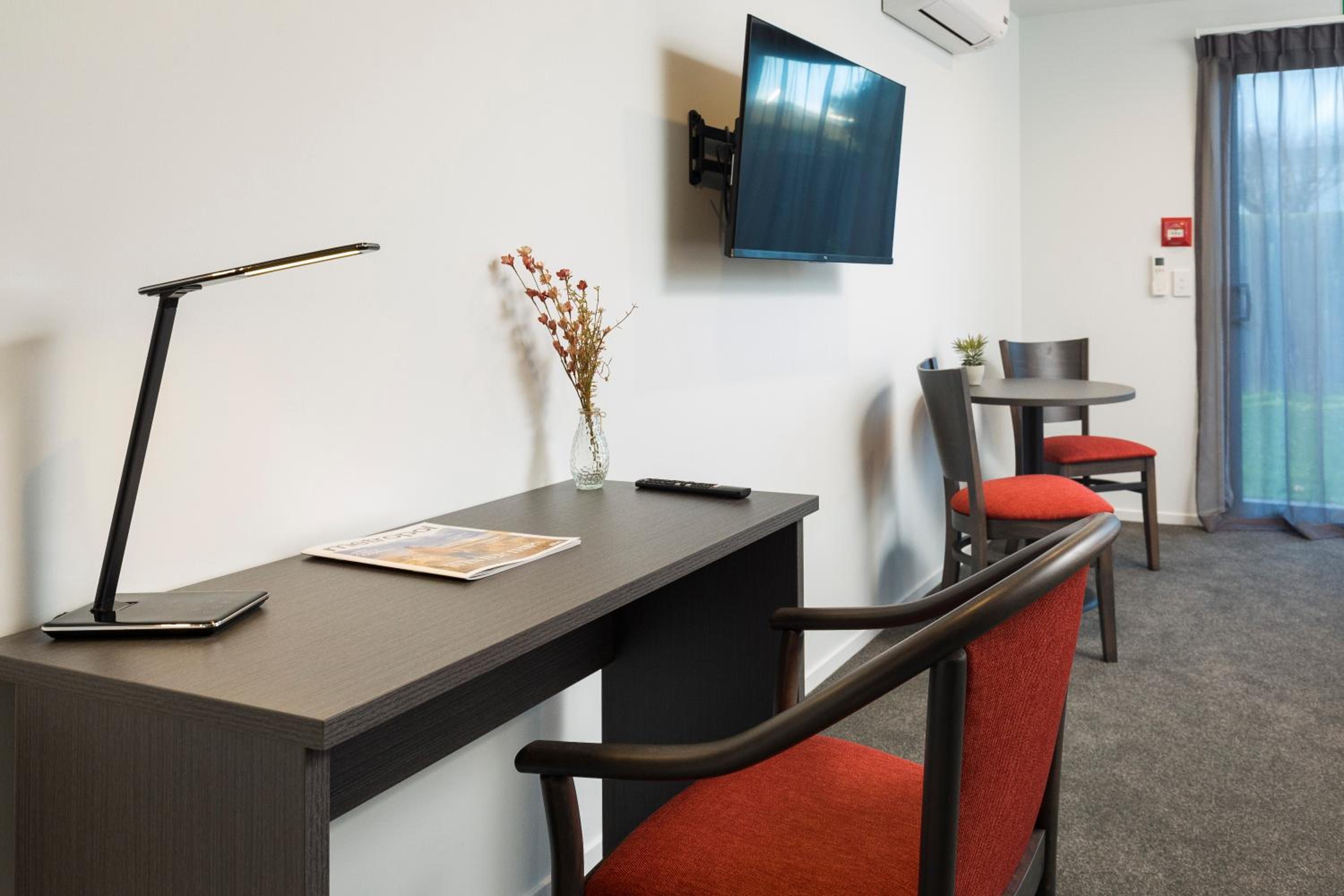 Executive Suite - Photo 2