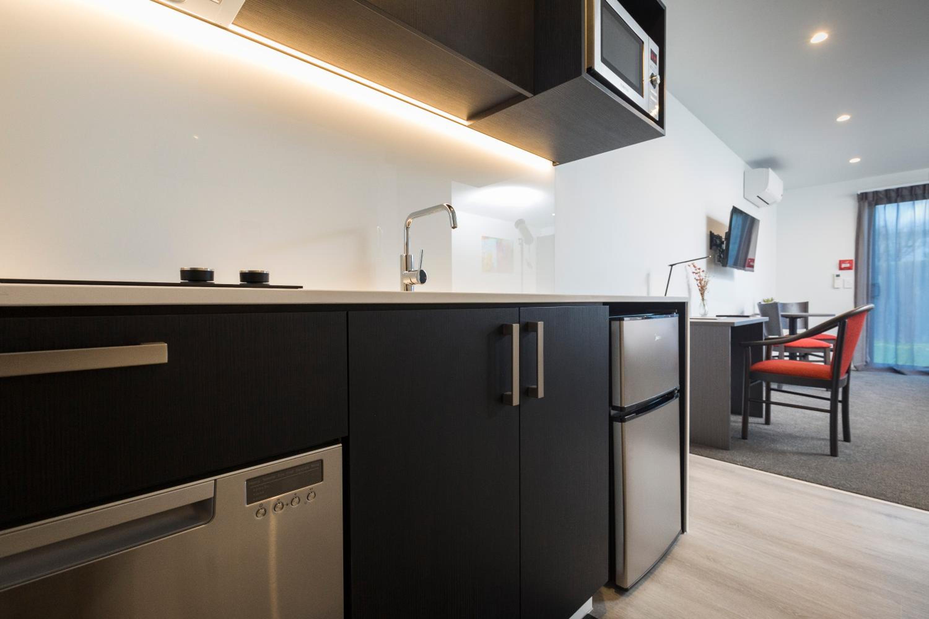 Executive Suite - Photo 25
