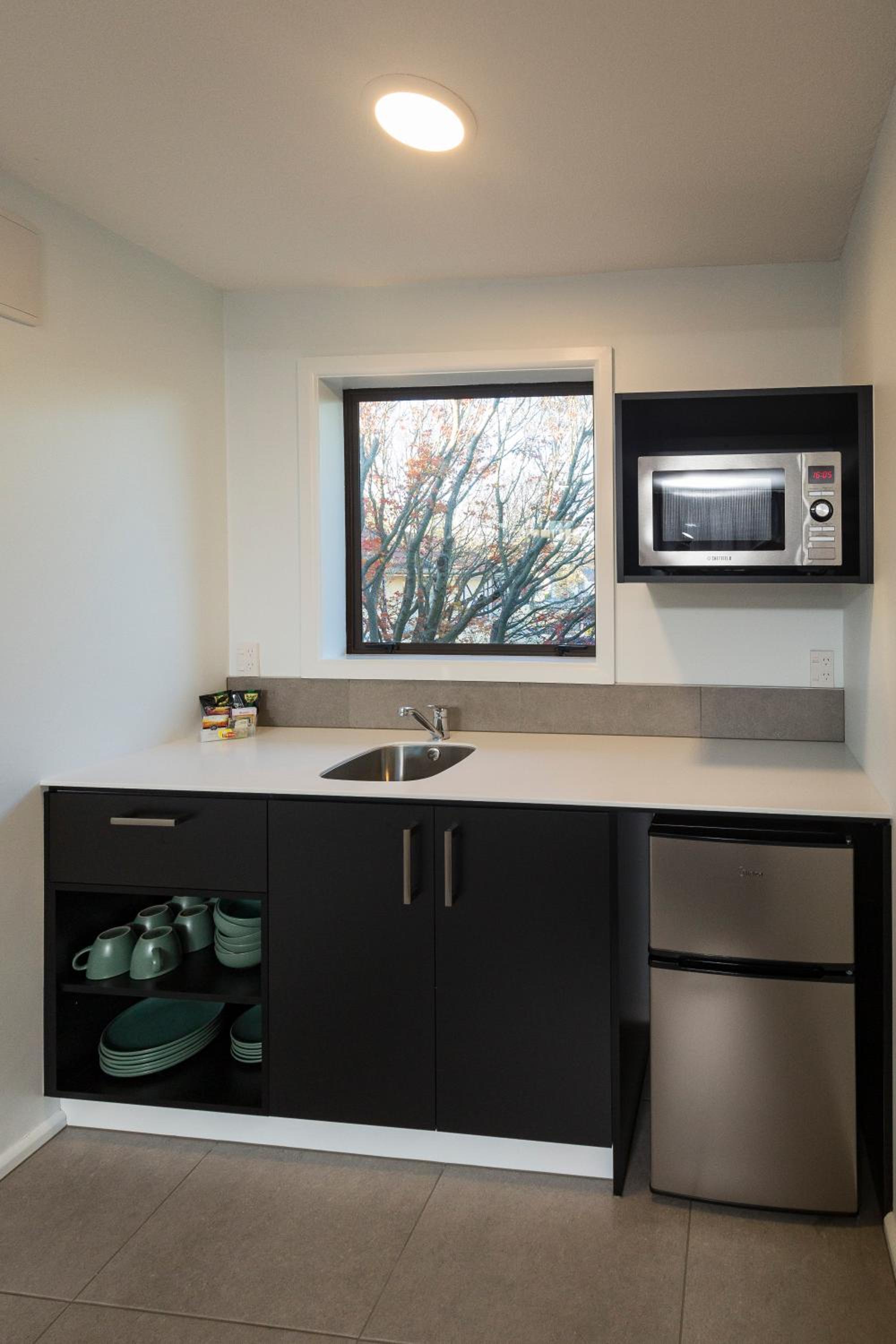 Deluxe Family Suite - Photo 9