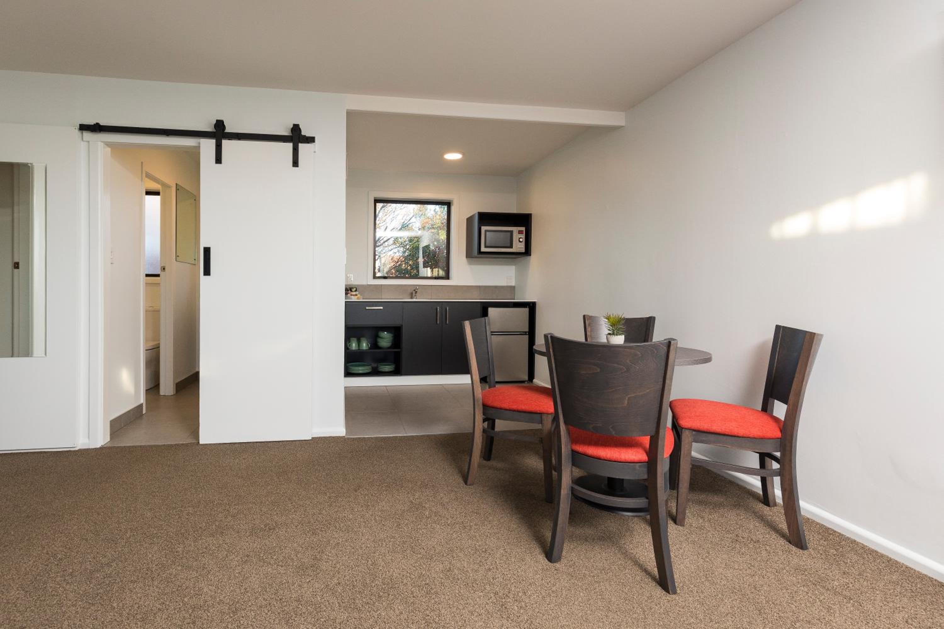 Deluxe Family Suite - Photo 2
