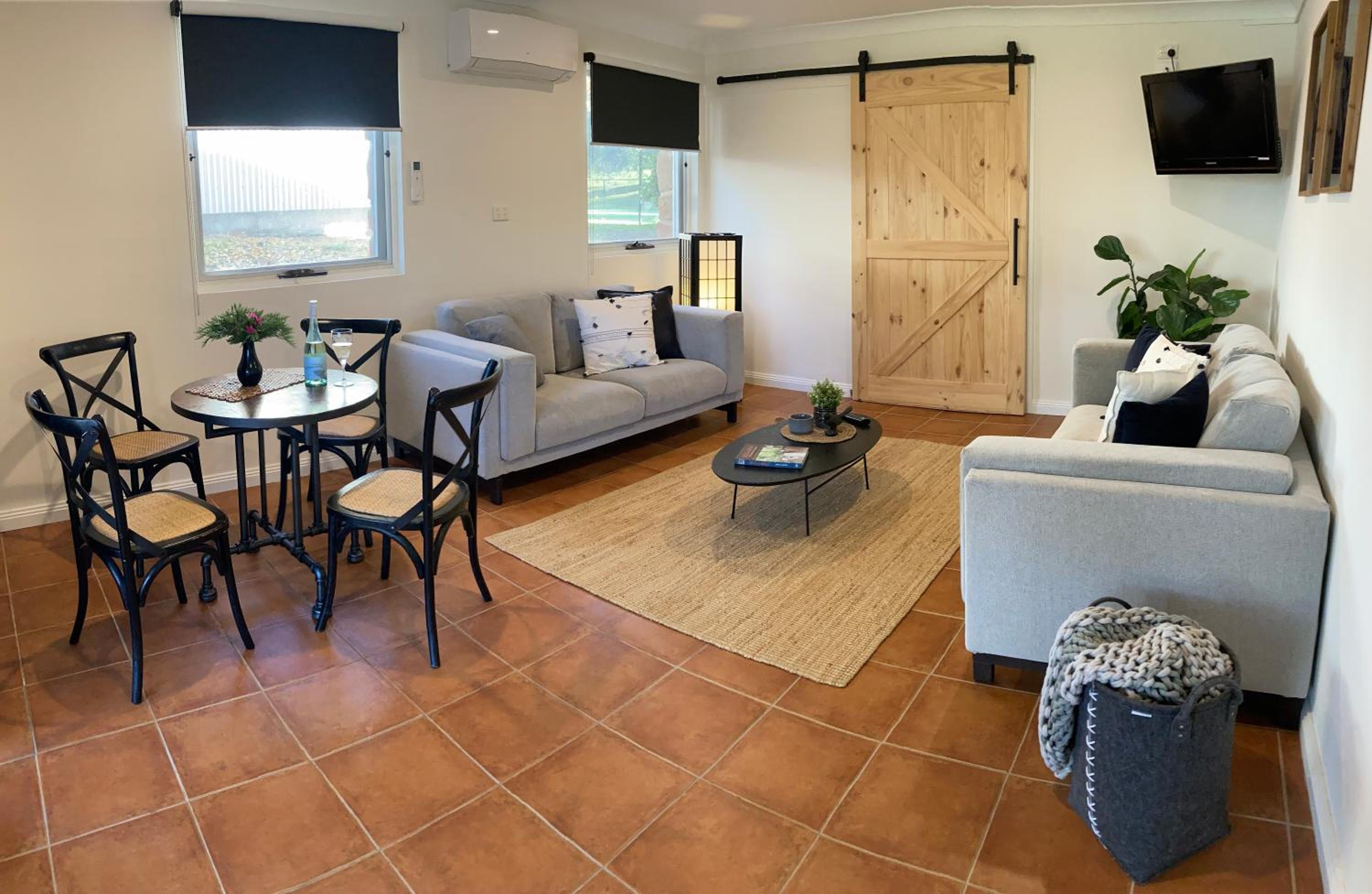Three-Bedroom House photo 3