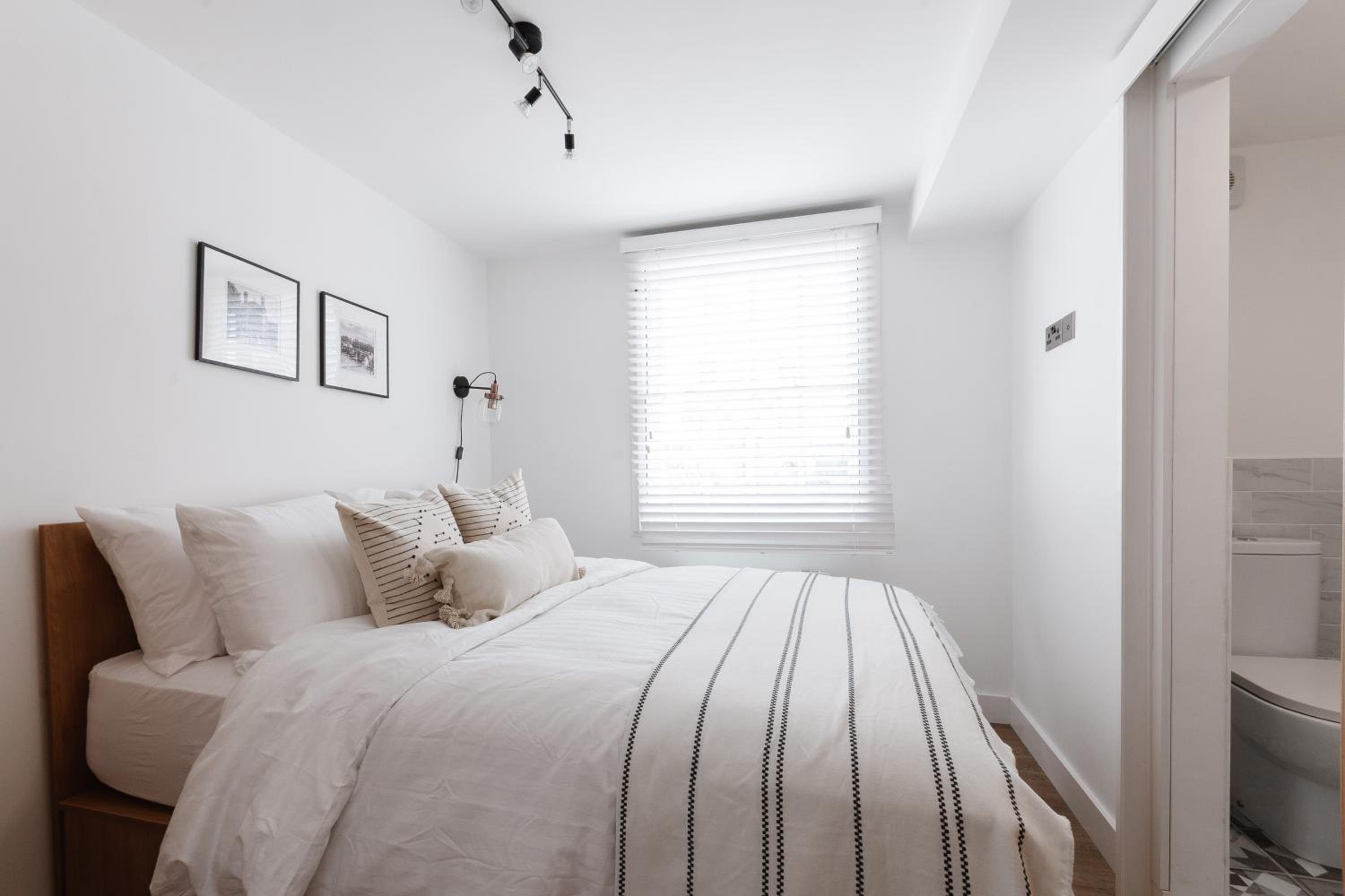 One-Bedroom Apartment photo 2
