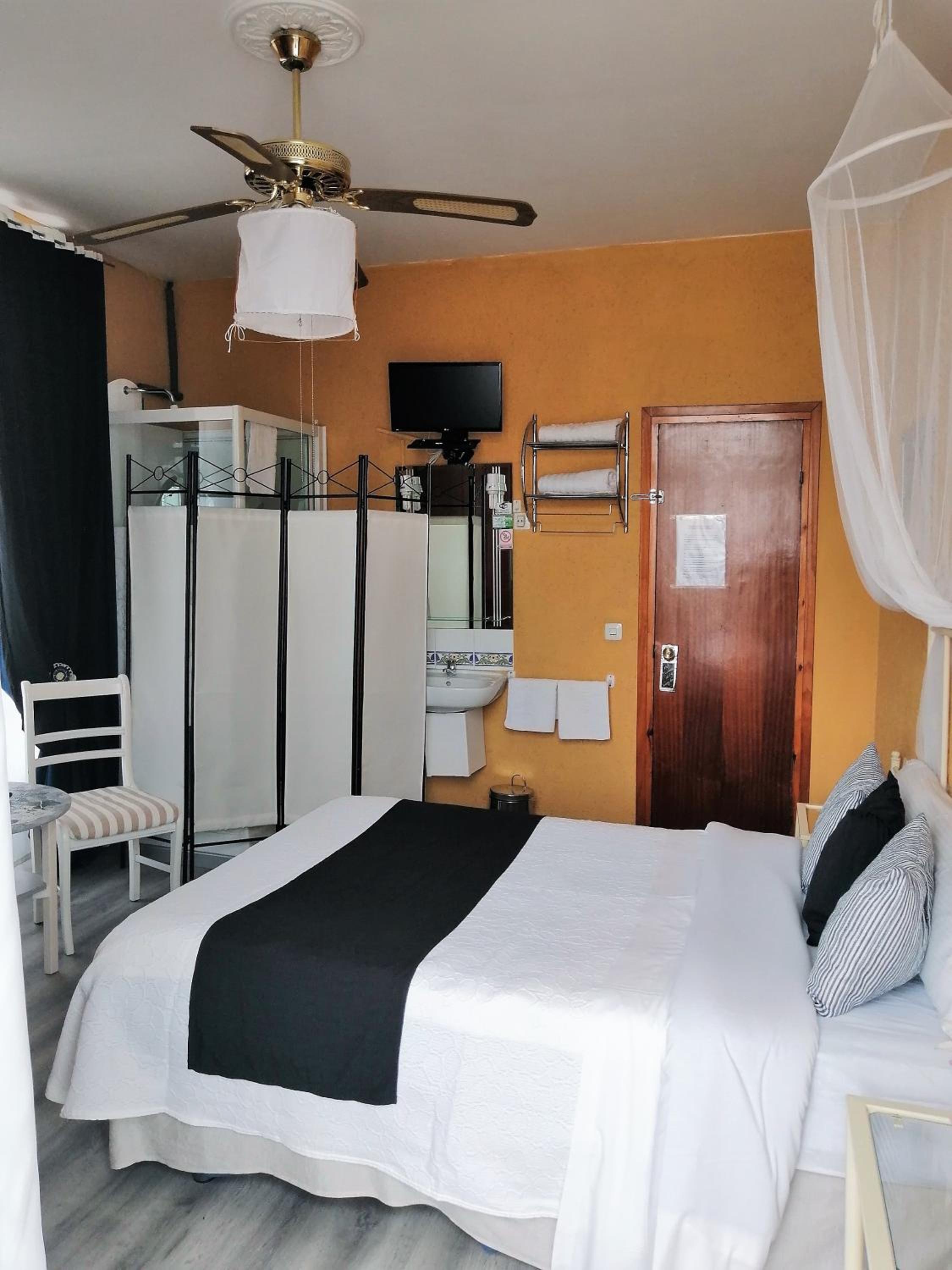 Habitación Doble con Ducha y Baño Compartido