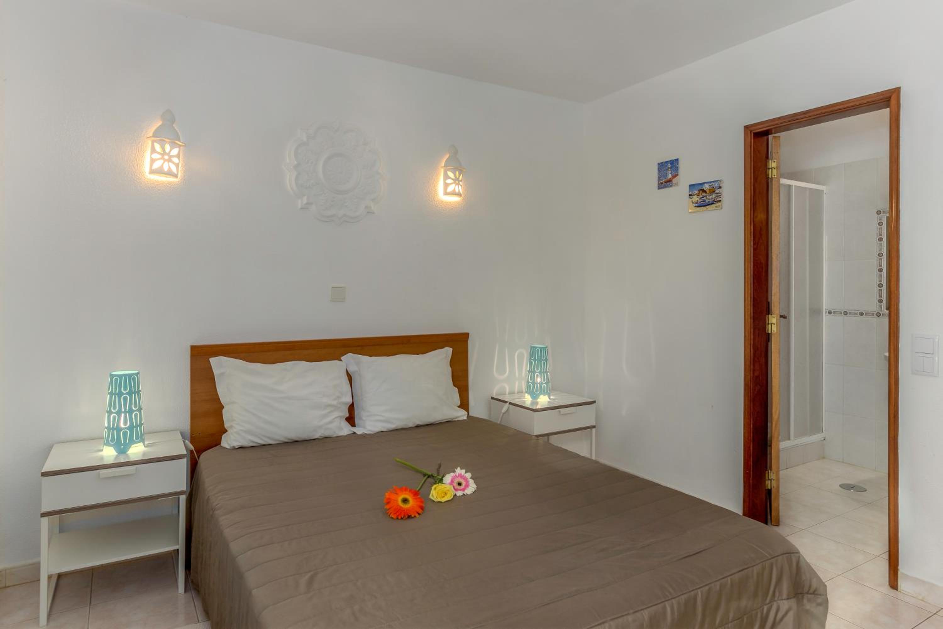 Studio (2 Adults) - Photo 22