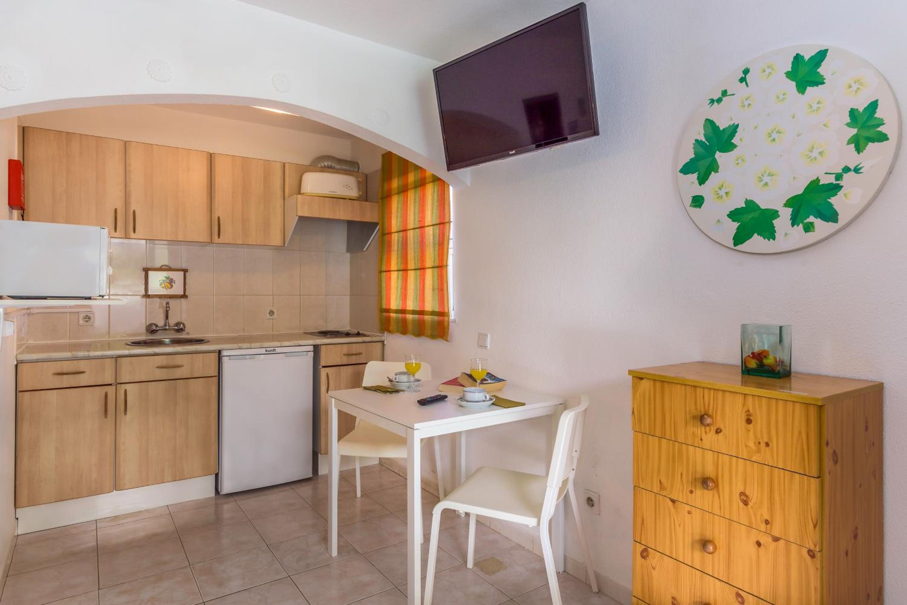 Studio (2 Adults) - Photo 21