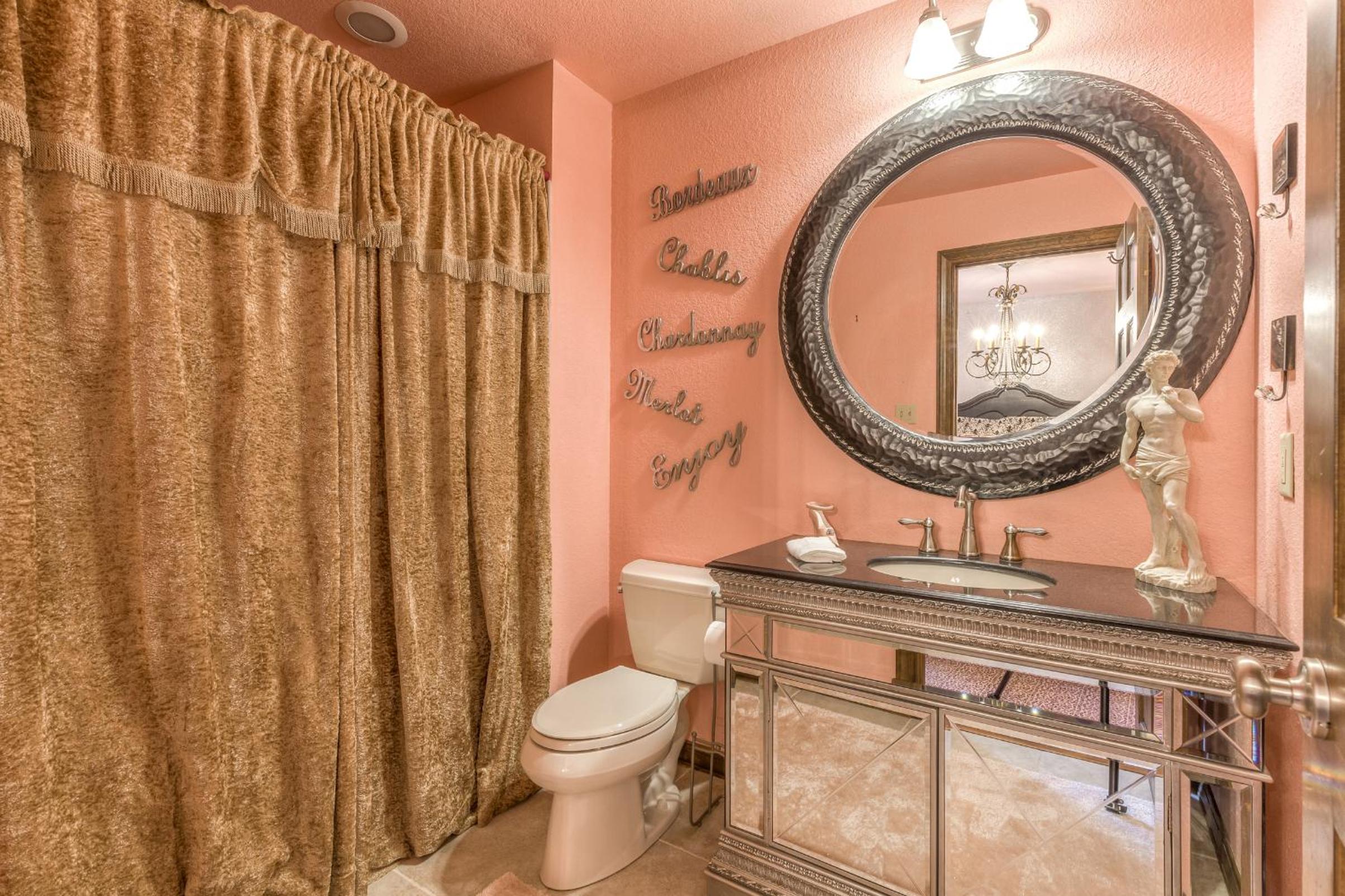 Three-Bedroom Suite - Photo 9