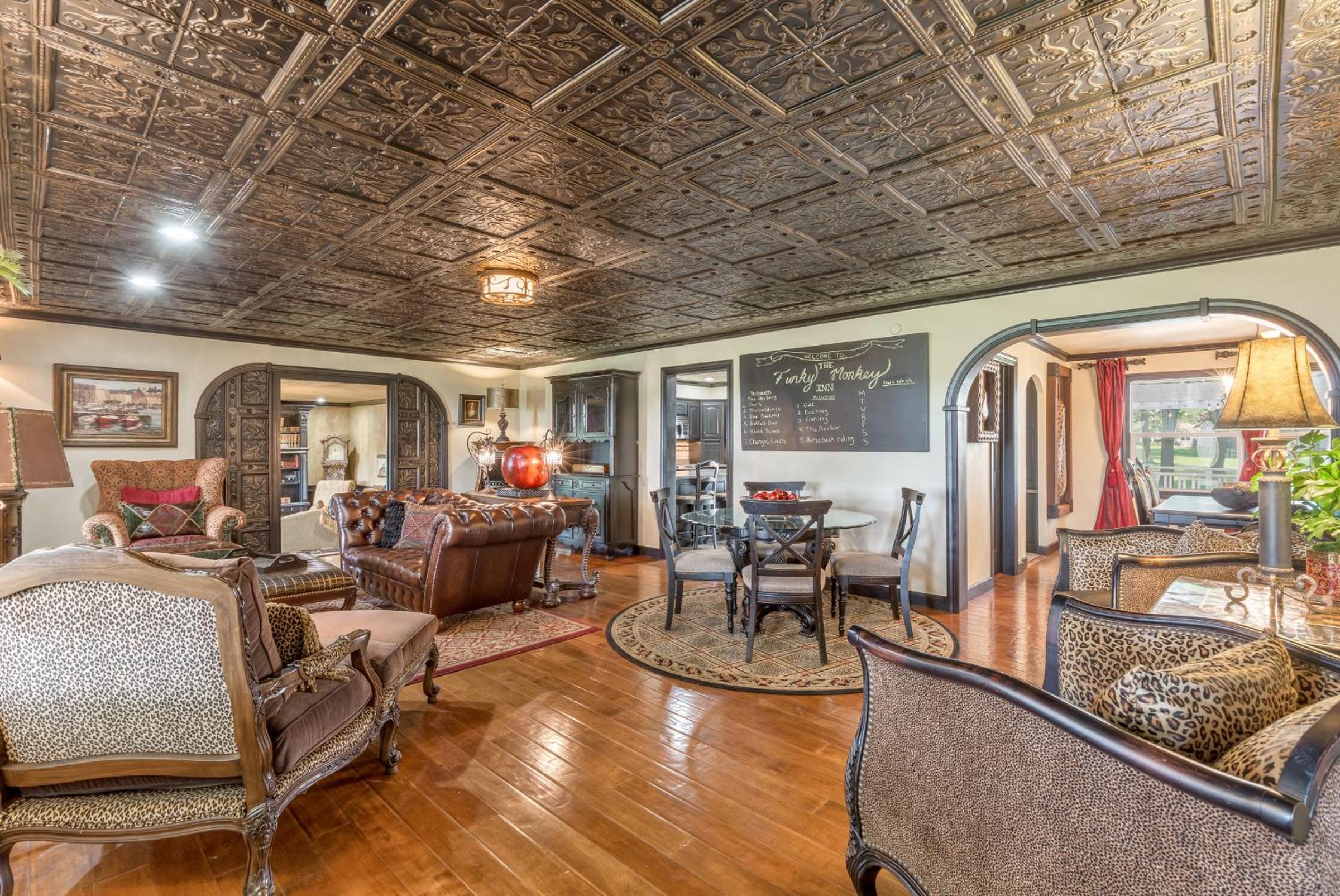 Three-Bedroom Suite - Photo 23