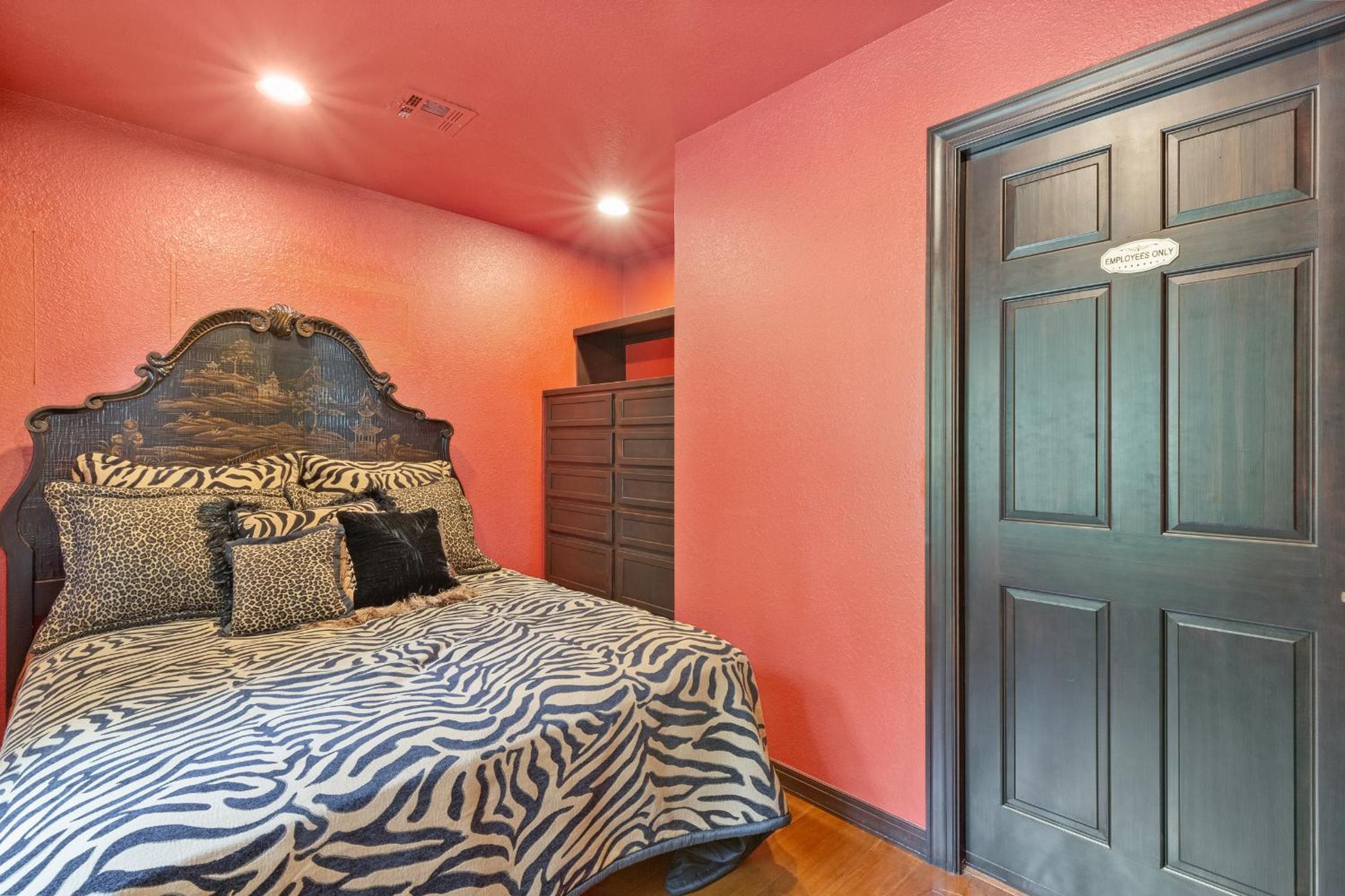 Three-Bedroom Suite photo 1