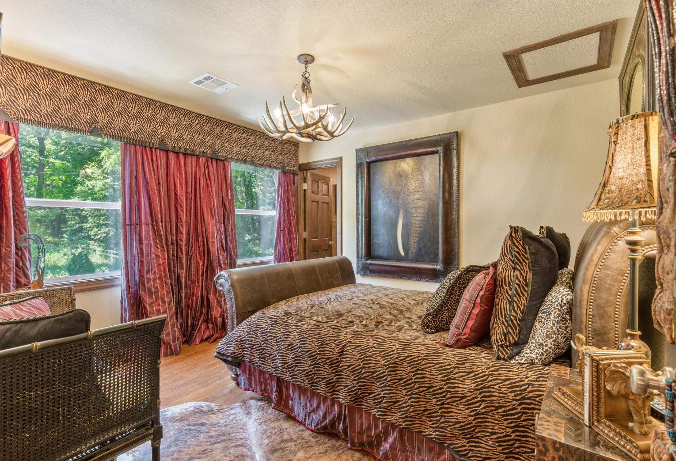 Three-Bedroom Suite - Photo 8