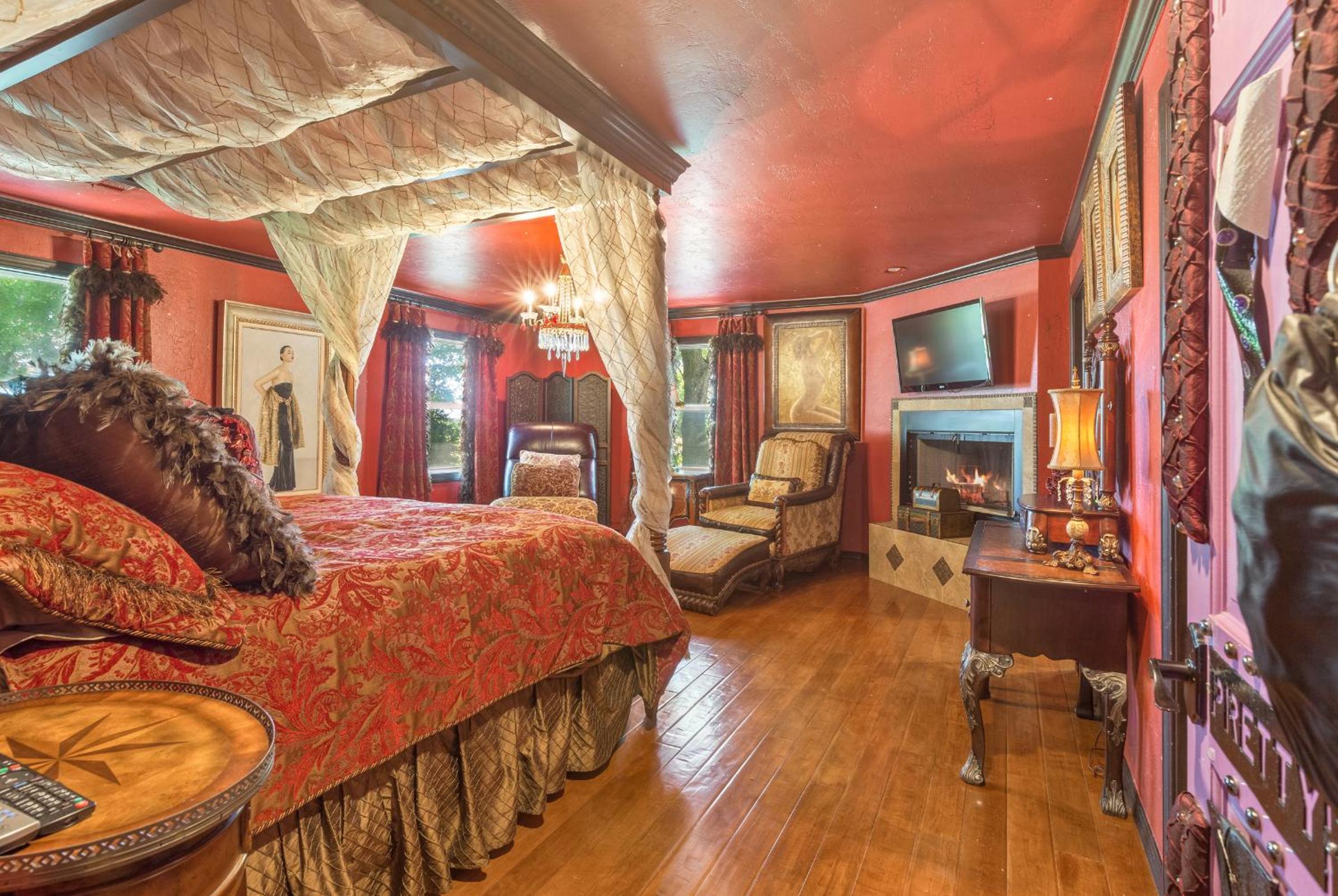 Three-Bedroom Suite photo 3