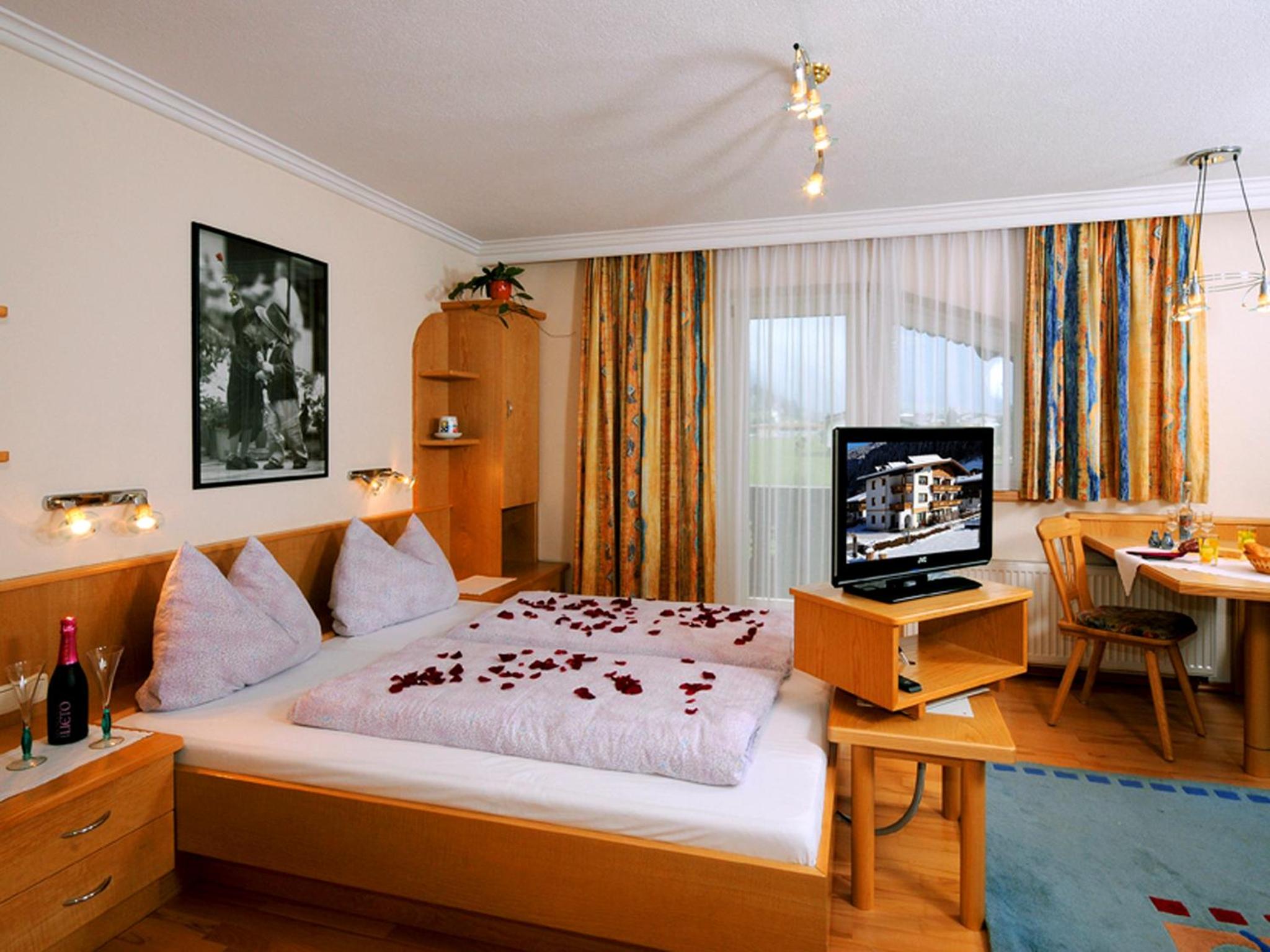 Apartment with Balcony - Annex