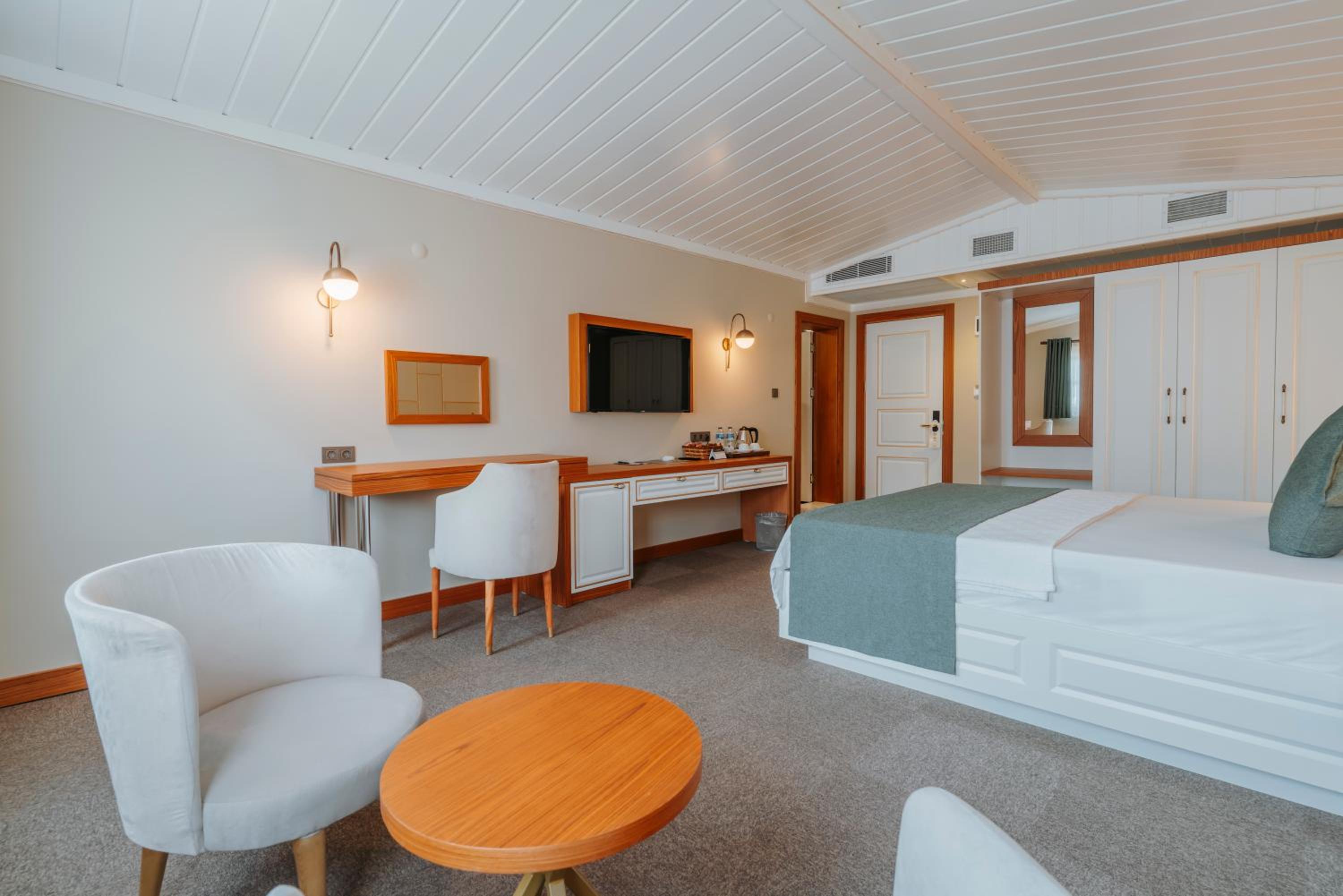 Honeymoon Suite photo 1