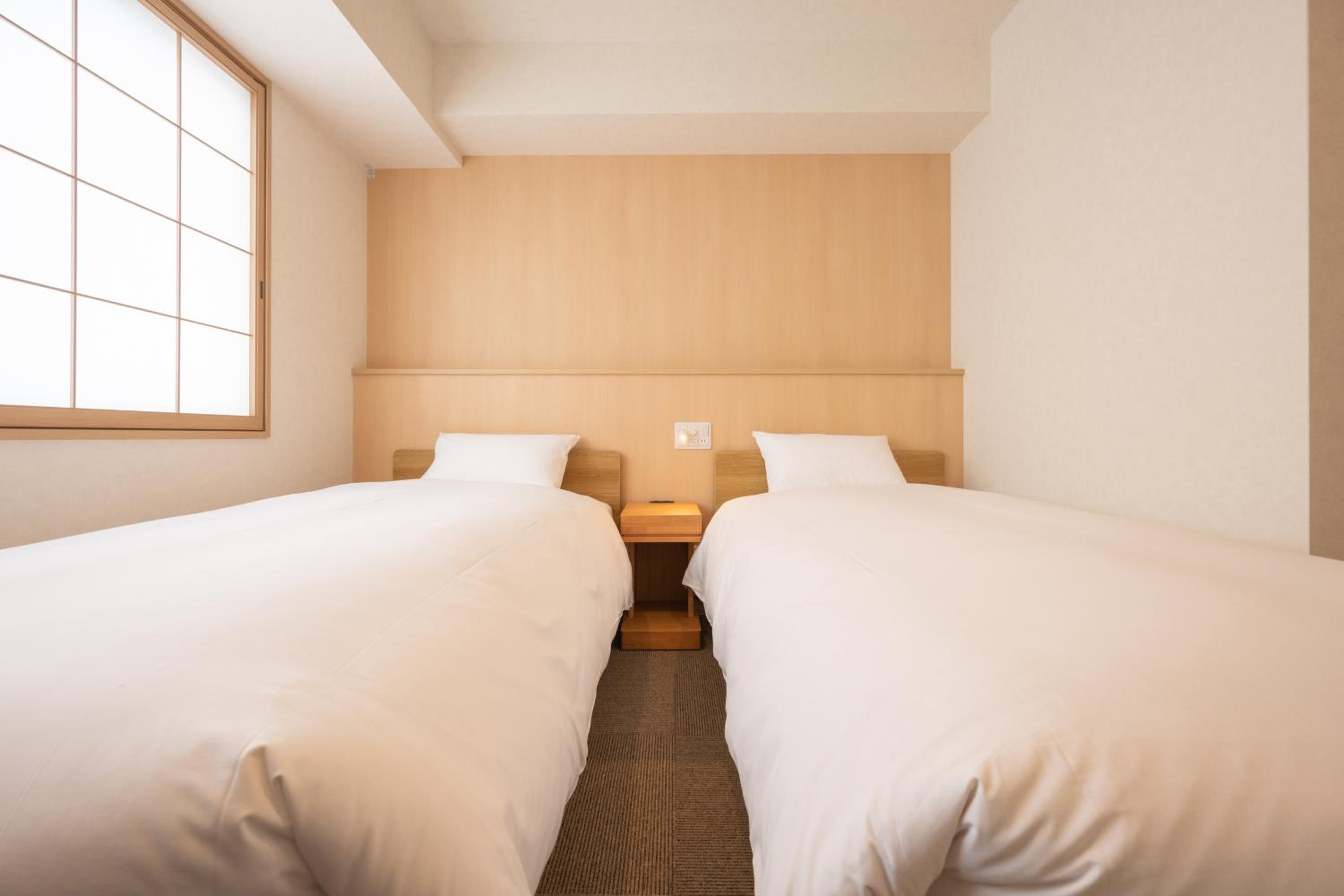 Standard Twin Room - Photo 9