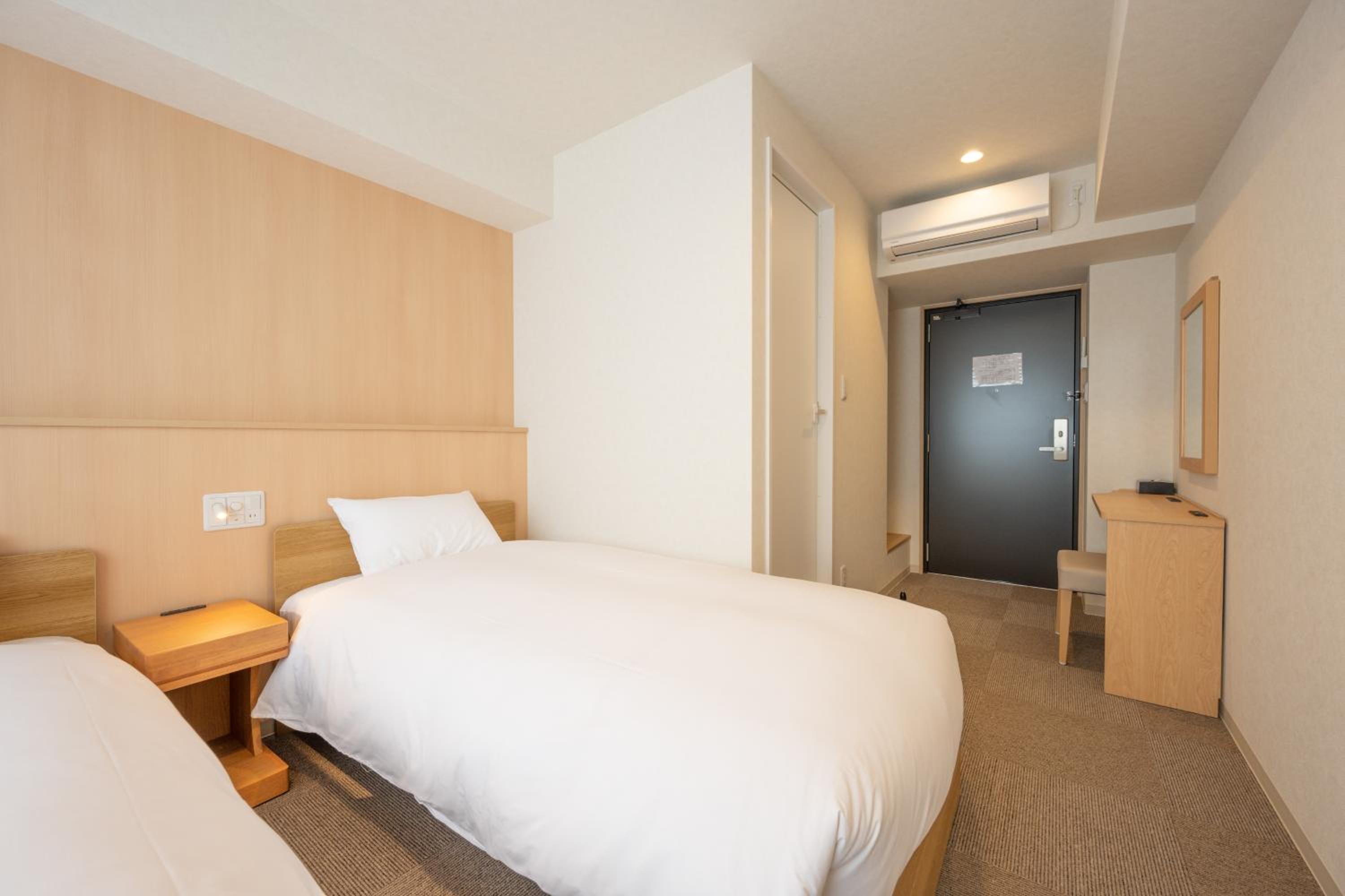 Standard Twin Room - Photo 8
