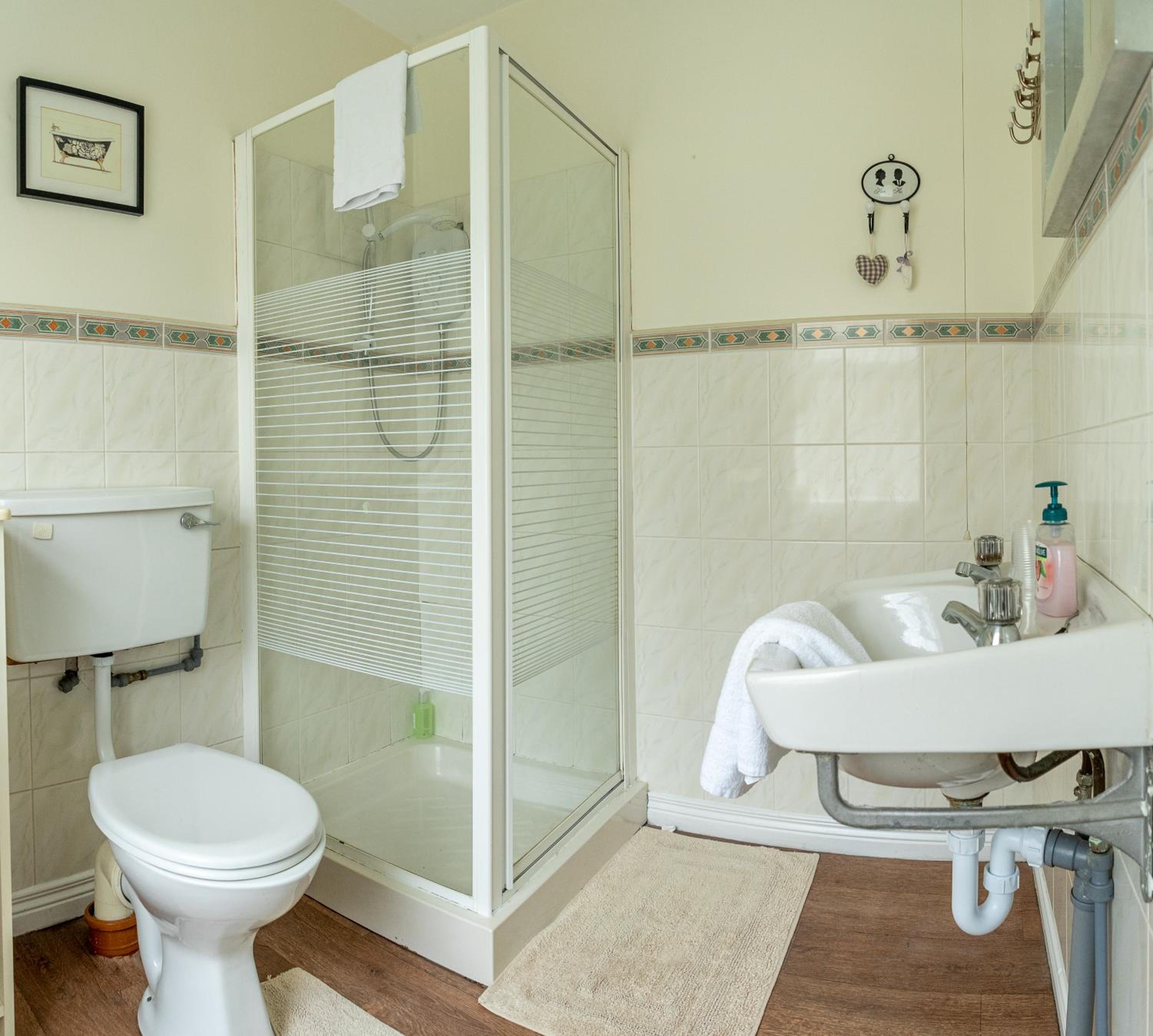 Two-Bedroom Apartment - Photo 16