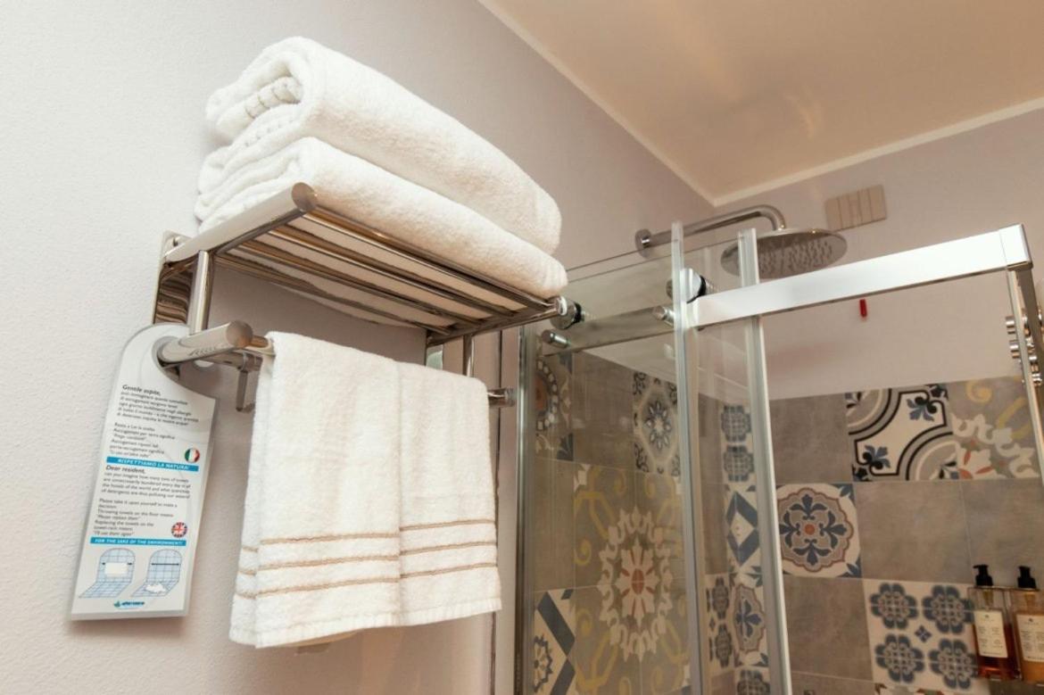 Quadruple Room with Private Bathroom - Photo 2