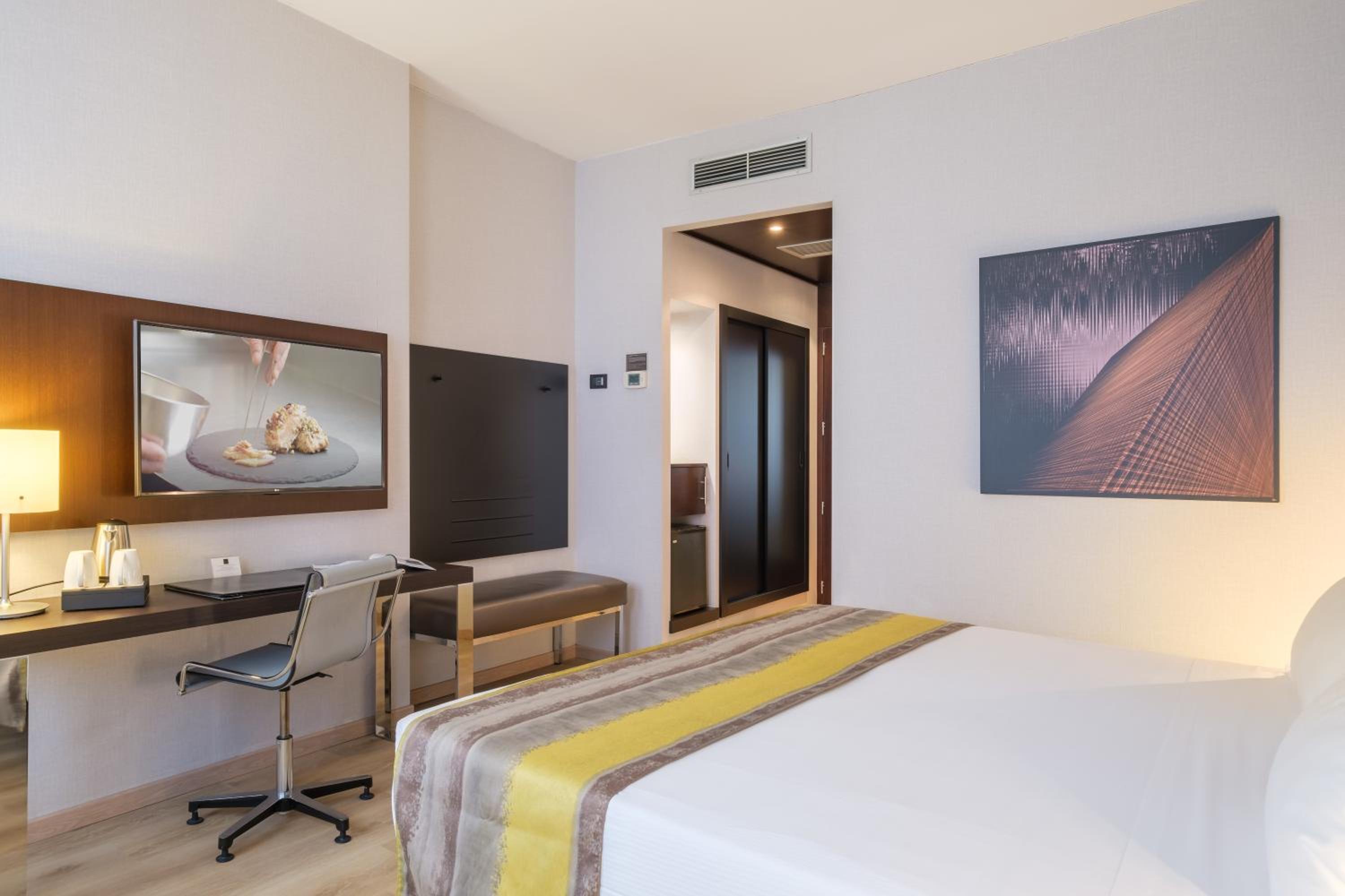 Superior Double Room (1 Adult) - Photo 4
