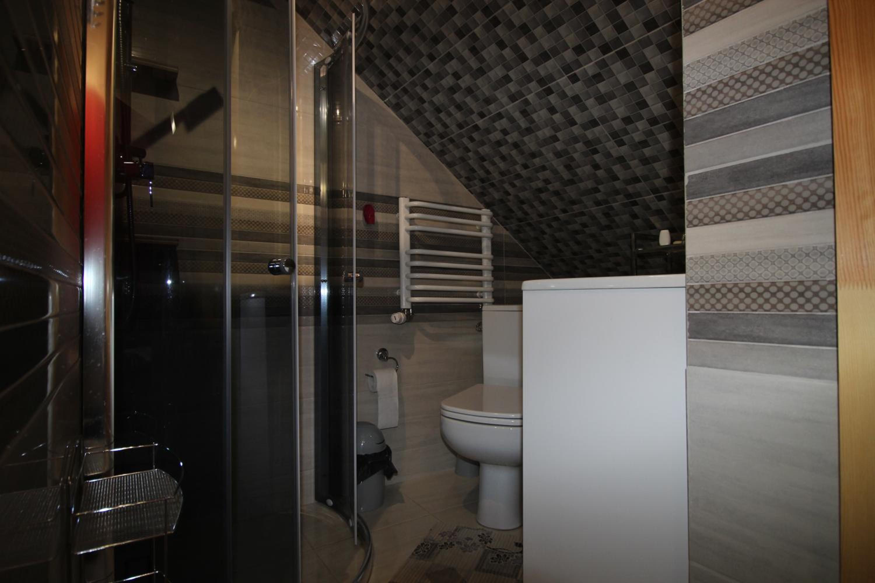 Double or Twin Room with Private Bathroom - Photo 2