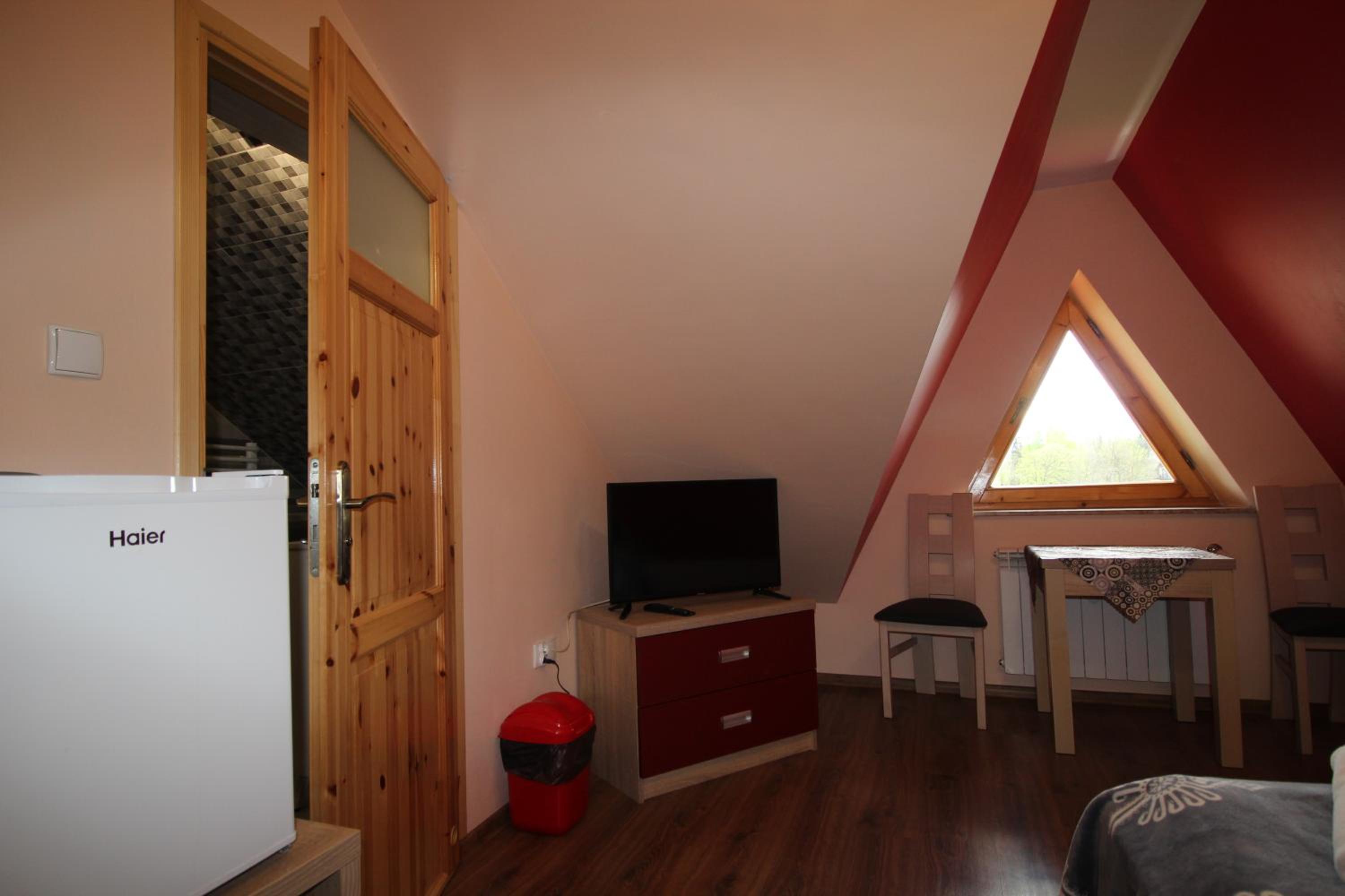 Double or Twin Room with Private Bathroom - Photo 4